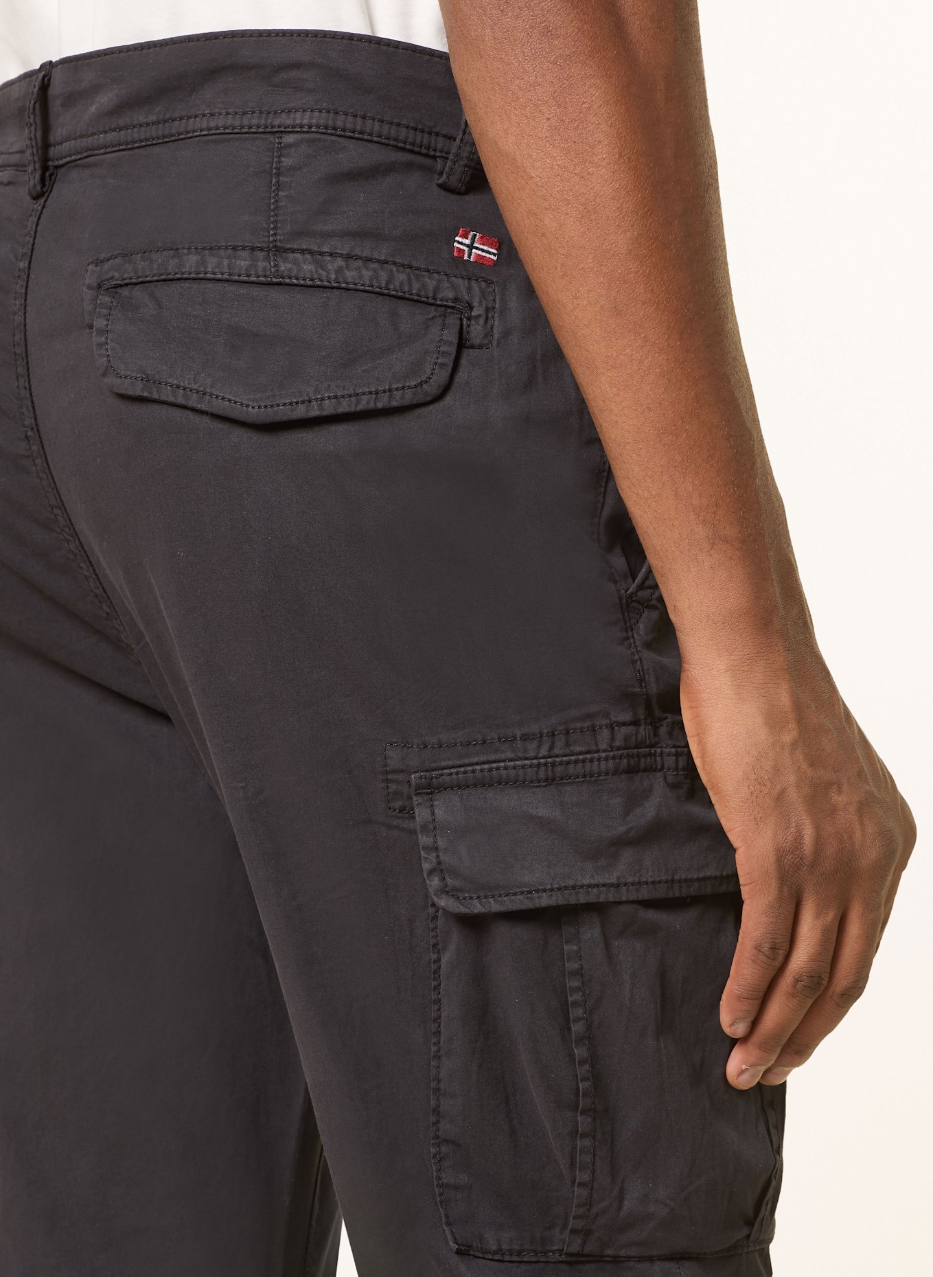 NAPAPIJRI Cargohose YASUNI Extra Slim Fit, Farbe: SCHWARZ (Bild 6)