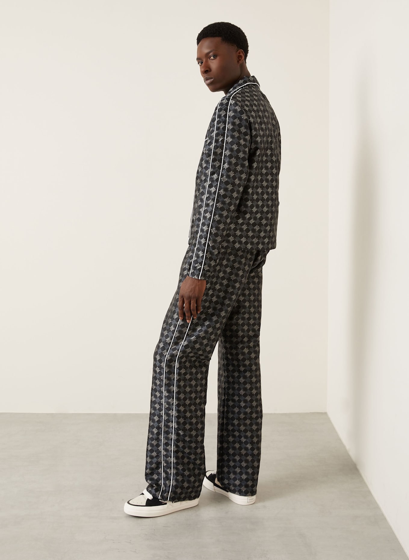 AMIRI Pants in jogger style regular fit: BLACK/ TAUPE/ BLUE GRAY