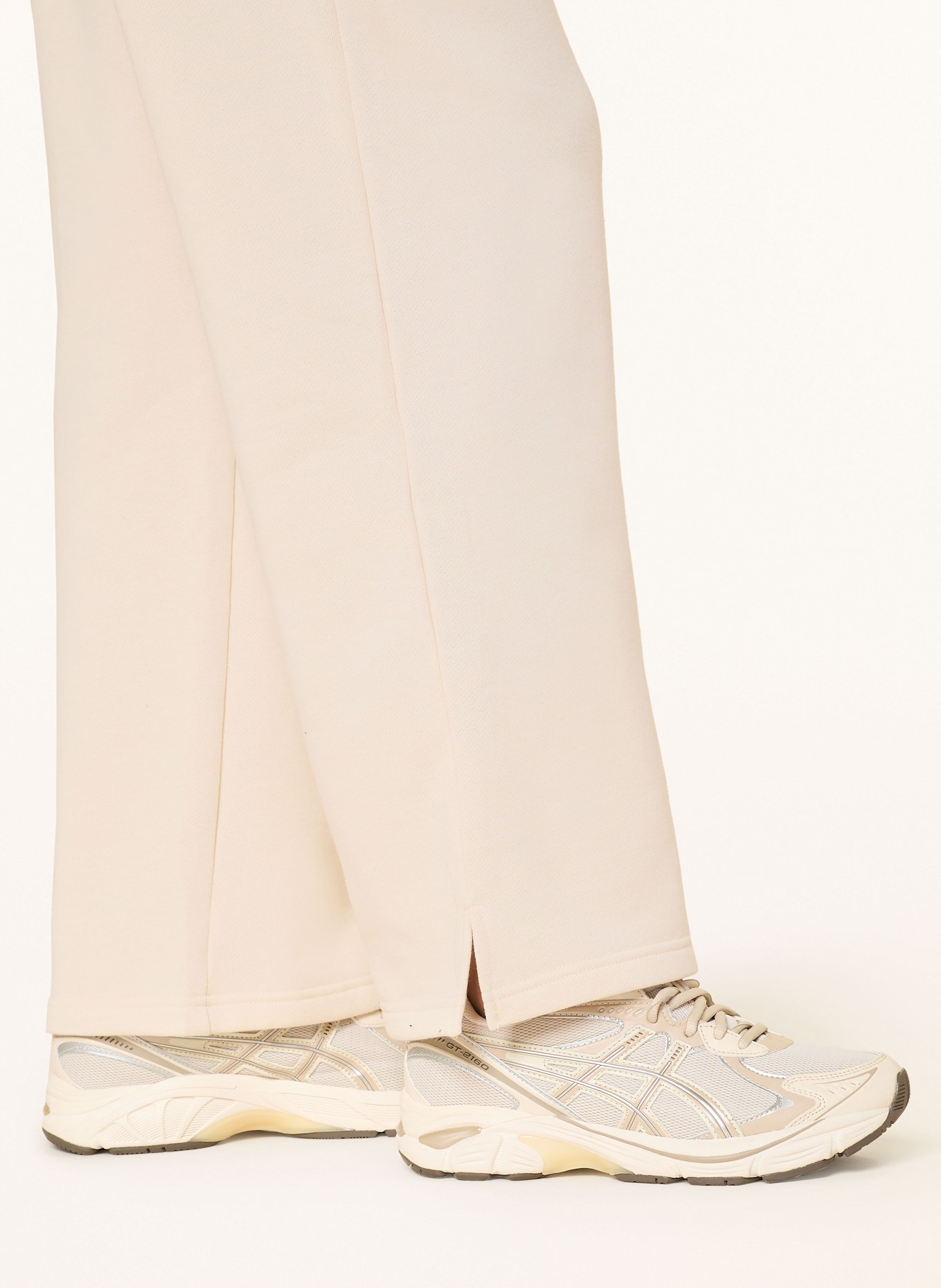 RÖHNISCH Sweatpants: CREME
