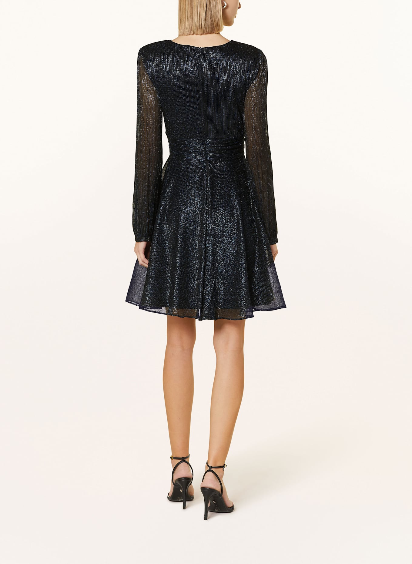 SWING Koktejlové šaty s třpytivou přízí: TMAVĚ MODRÁ