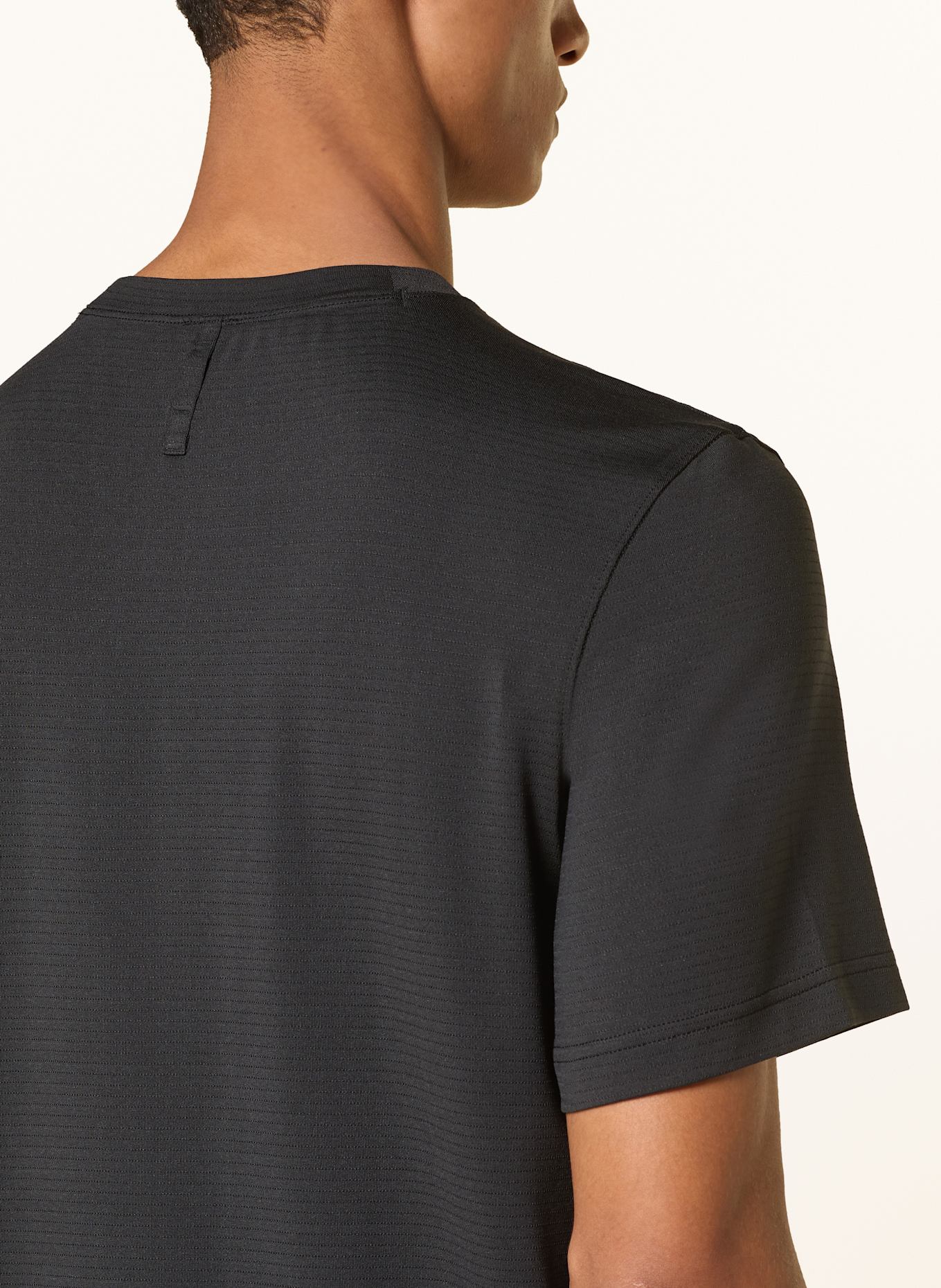 lululemon T-Shirt LICENSE TO TRAIN: 0001 BLACK