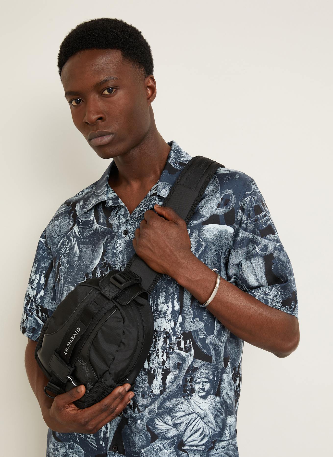 GIVENCHY Umhängetasche G-TRAIL: SCHWARZ