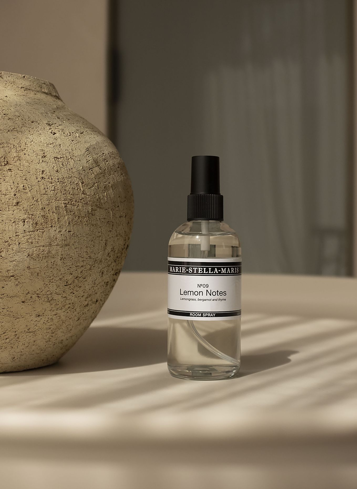 MARIE-STELLA-MARIS Pokojová vůně ve spreji LEMON NOTES: BÍLÁ / ČERNÁ