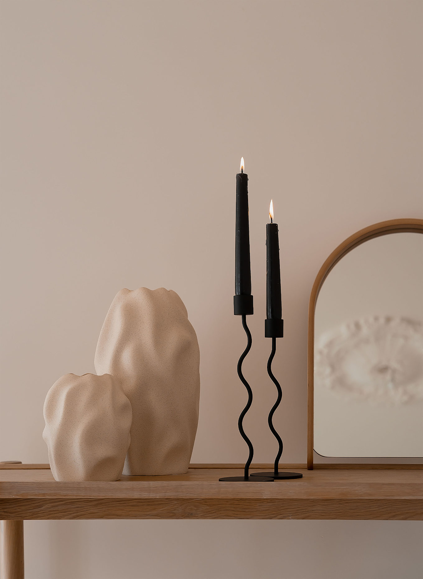 COOEE Design Svícen CURVED: ČERNÁ