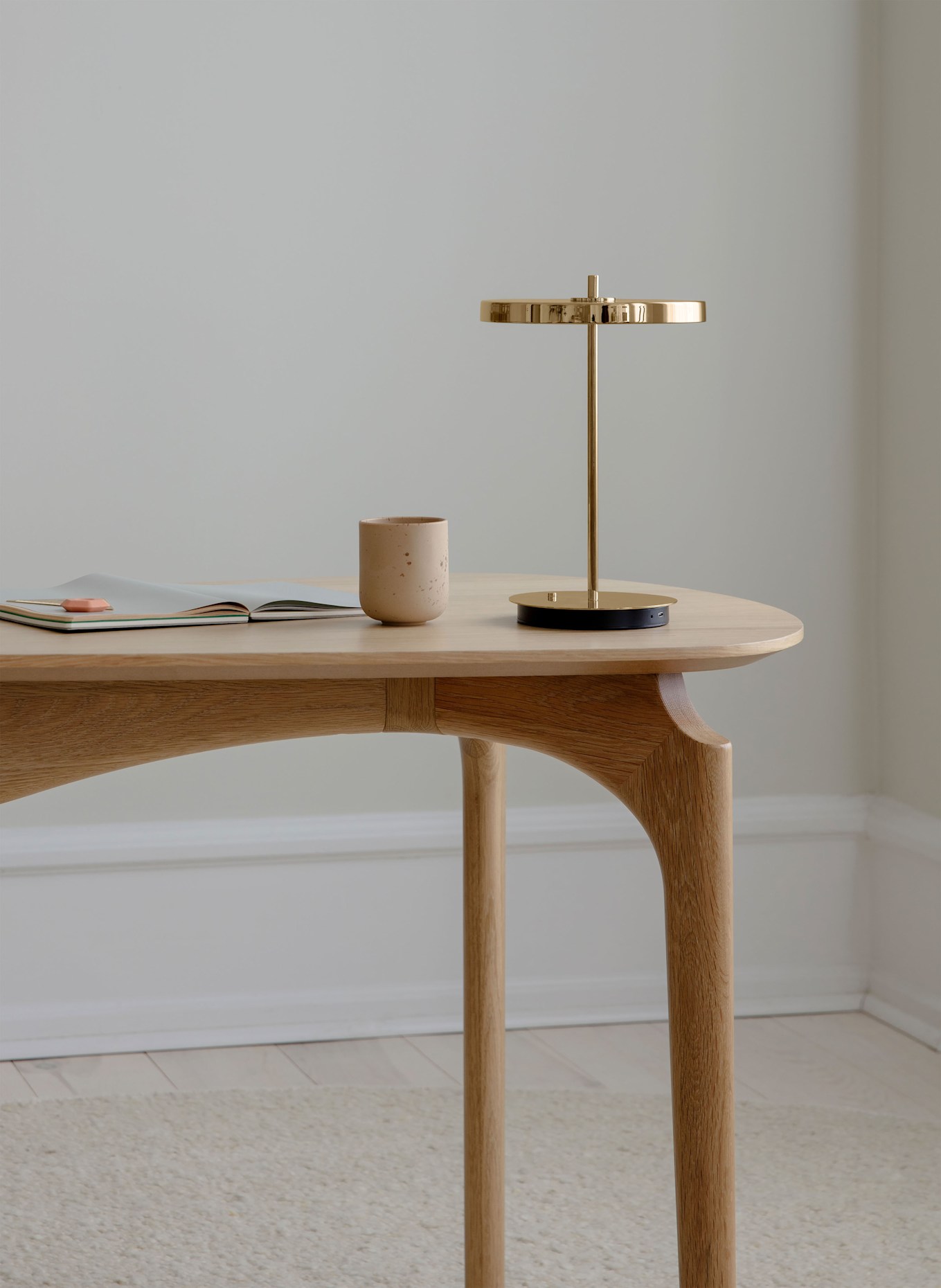 UMAGE Tischleuchte ASTERIA MOVE: GOLD