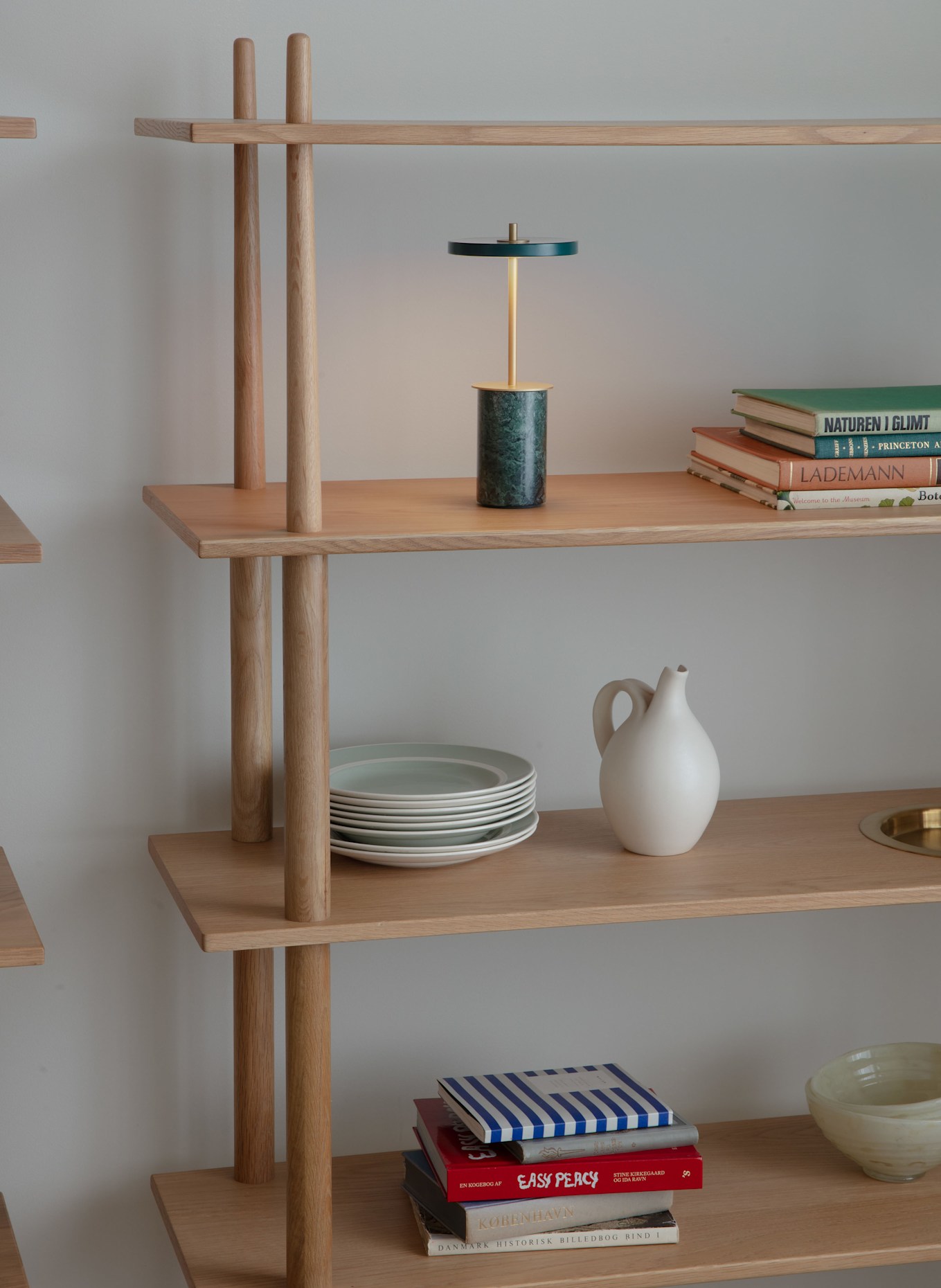 UMAGE Tischleuchte ASTERIA MOVE MINI: DUNKELGRÜN / GOLD