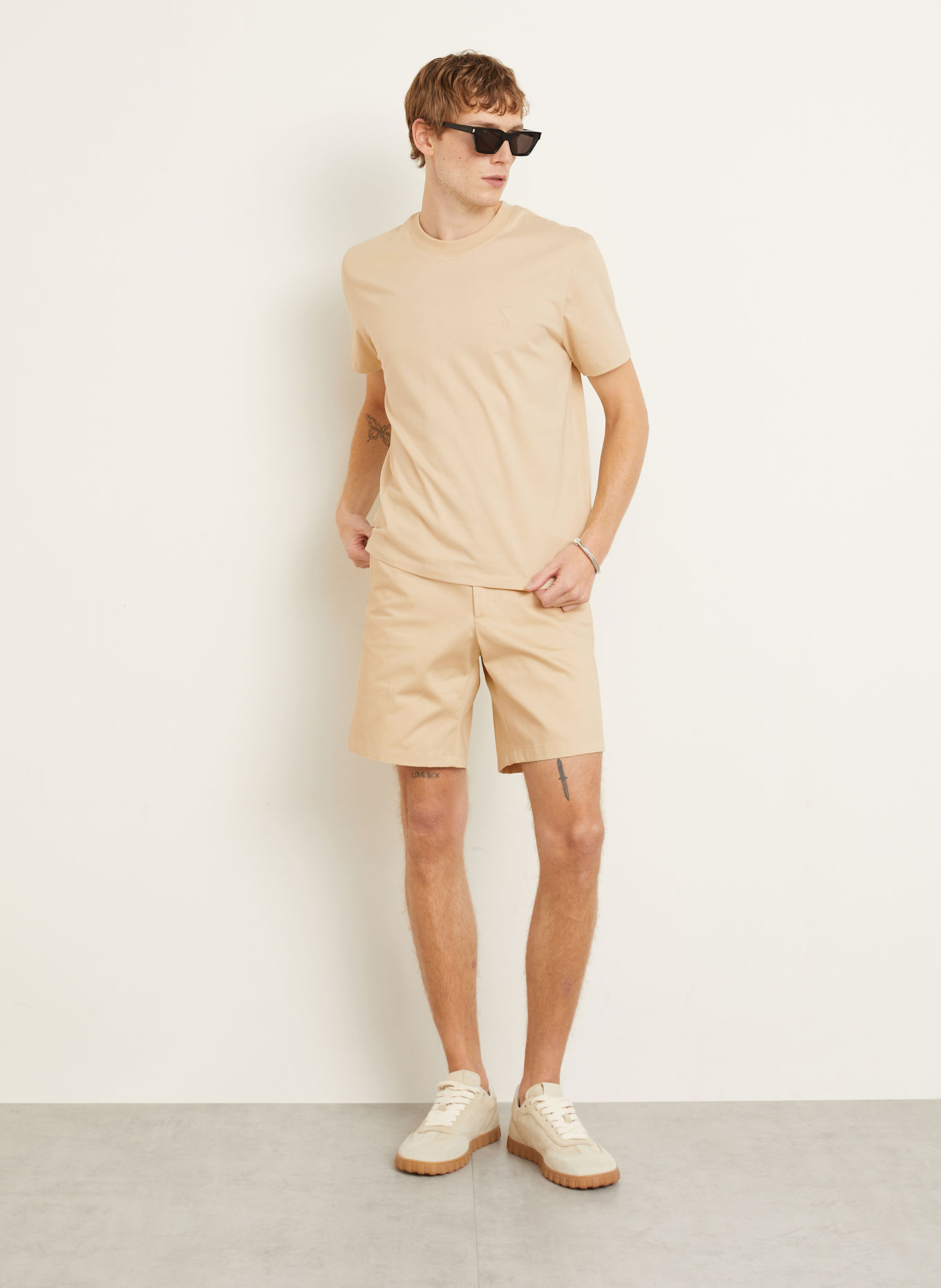 AMI PARIS Tričko: TMAVĚ ŽLUTÁ