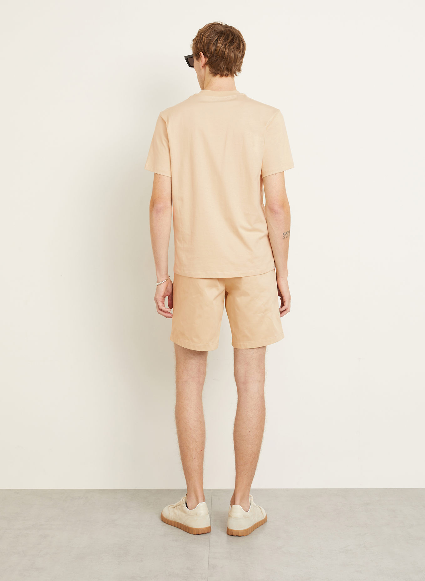 AMI PARIS Tričko: TMAVĚ ŽLUTÁ