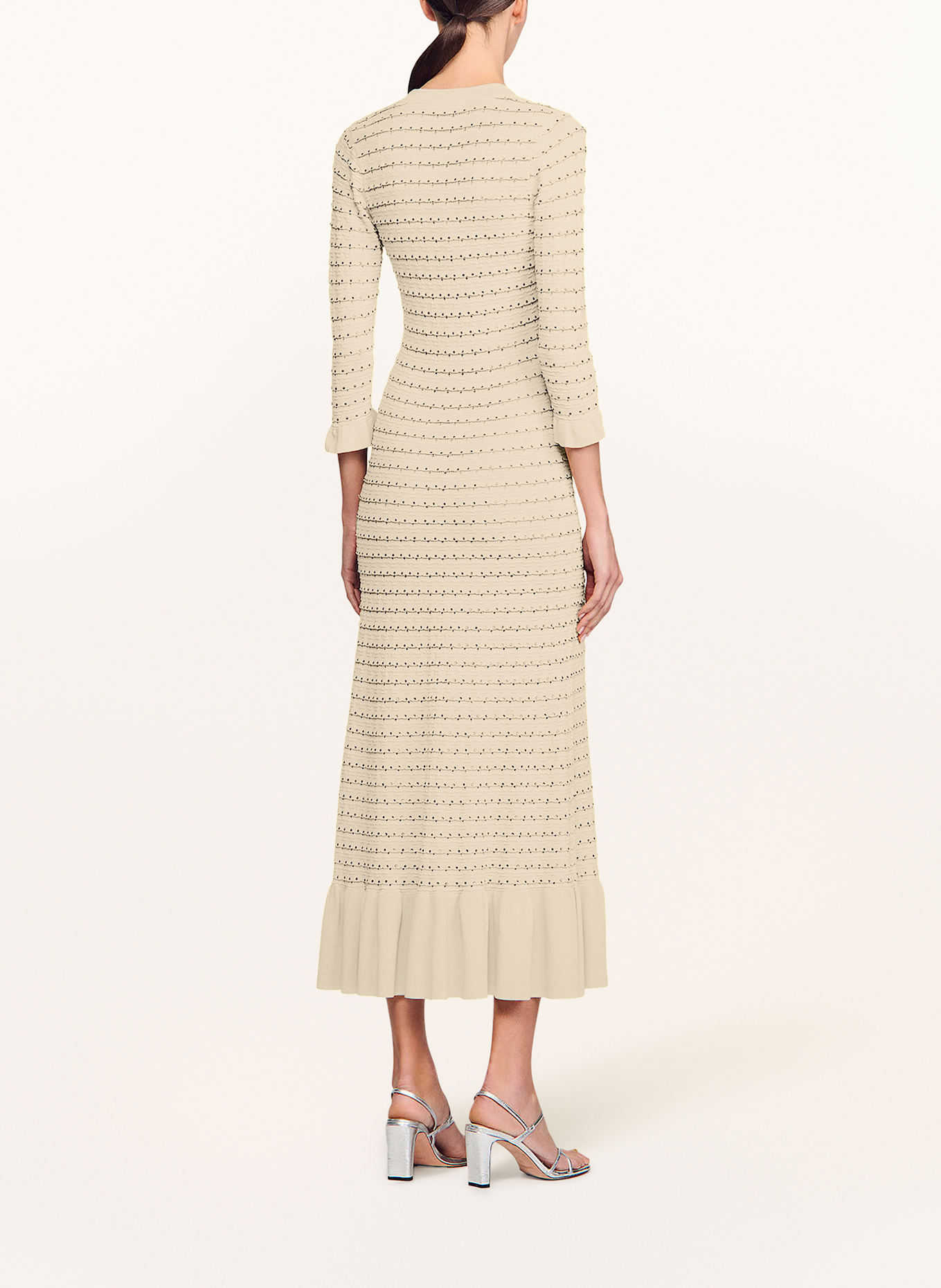 SANDRO Strickkleid mit Schmucksteinen und Volants: BEIGE/ SILBER