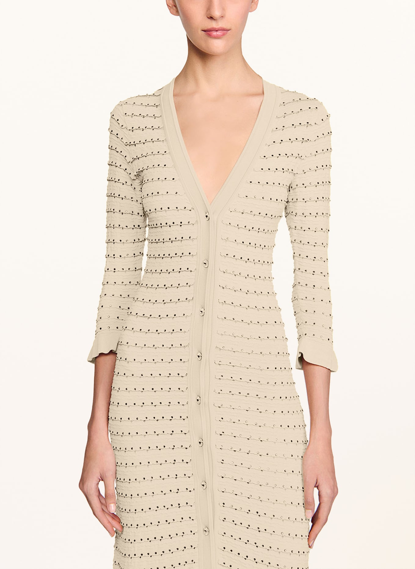 SANDRO Strickkleid mit Schmucksteinen und Volants: BEIGE/ SILBER