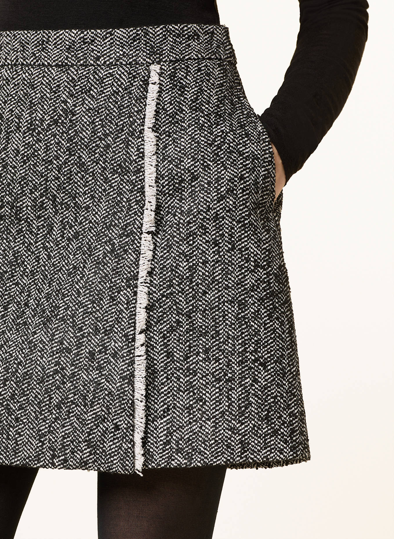 Phase Eight Sukně AYAME: ČERNÁ