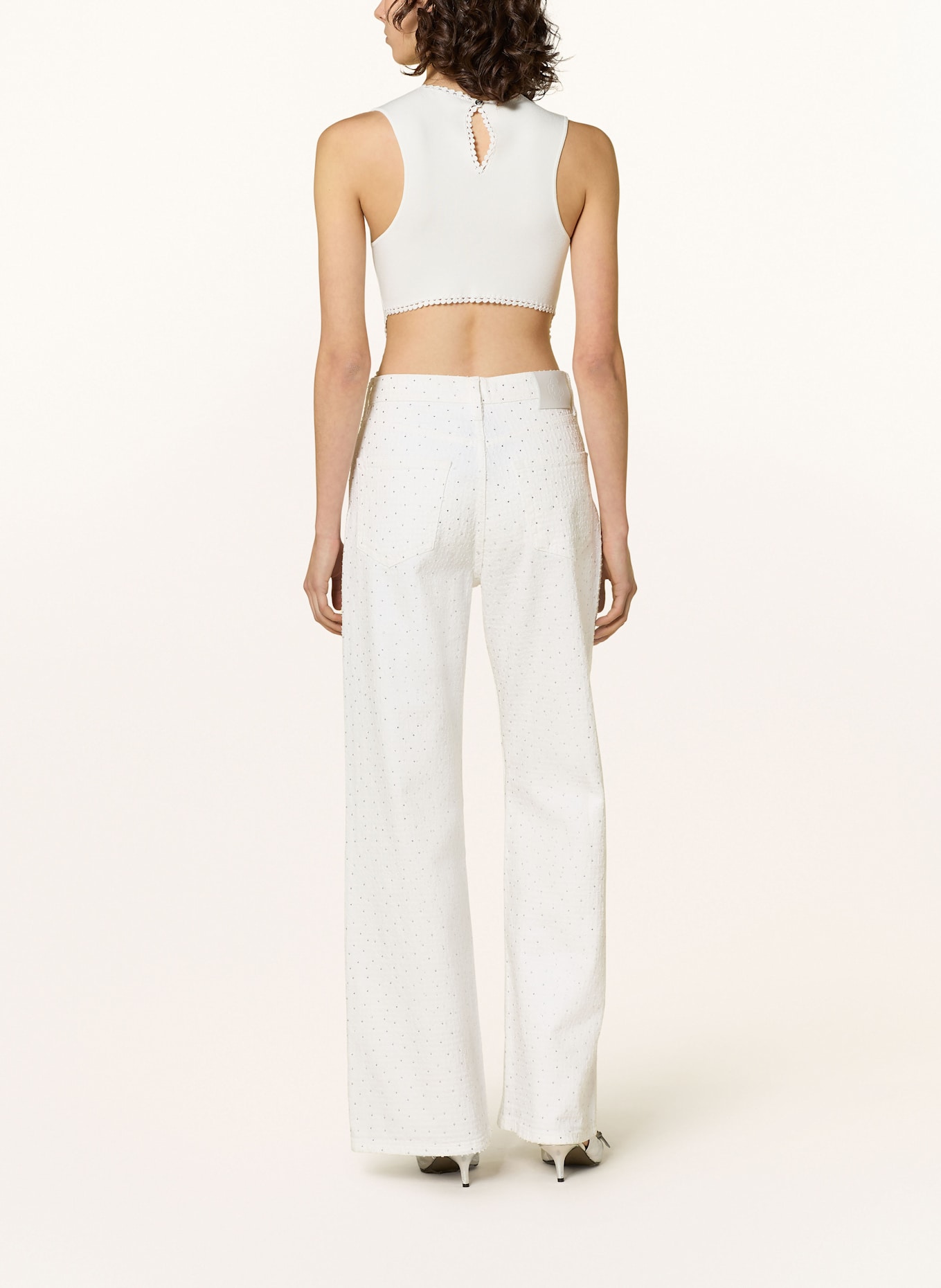 maje Flared Jeans PANTIKUSA mit Schmucksteinen: WEISS/ SILBER