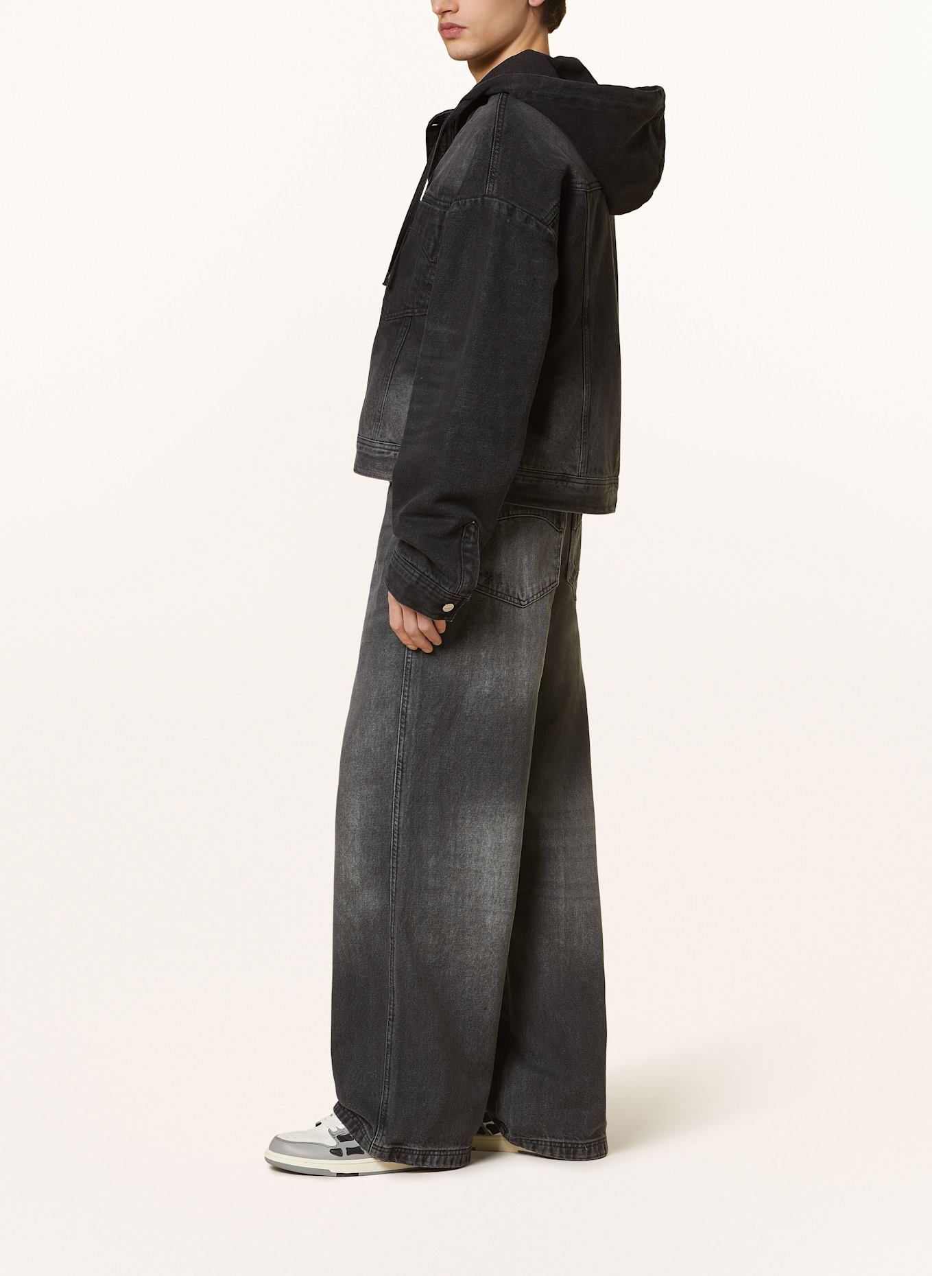 RETERNITY Džíny ESSENTIAL Regular Fit: WASHED BLACK