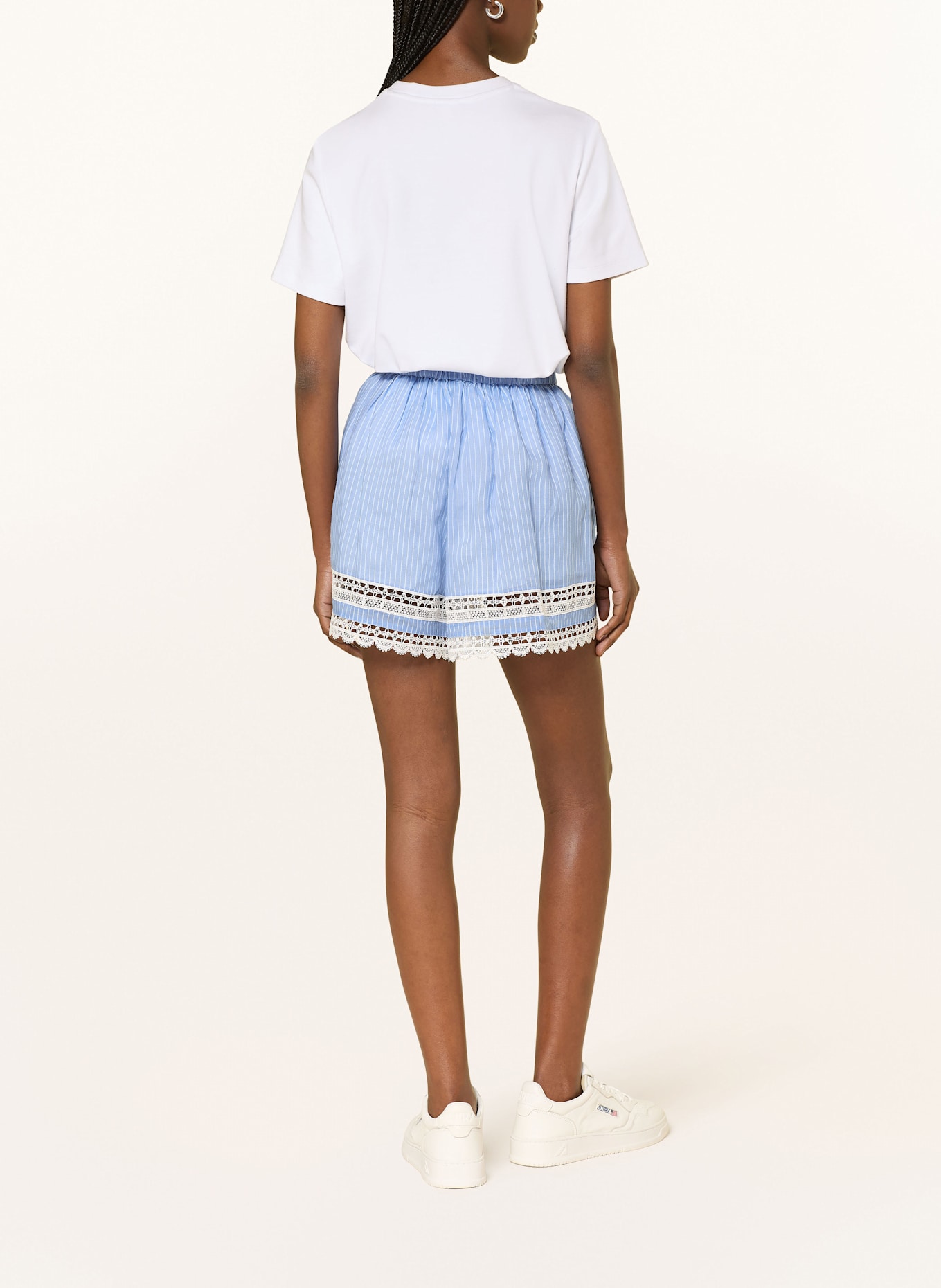 CLAUDIE PIERLOT Shorts mit Spitze: HELLBLAU/ WEISS