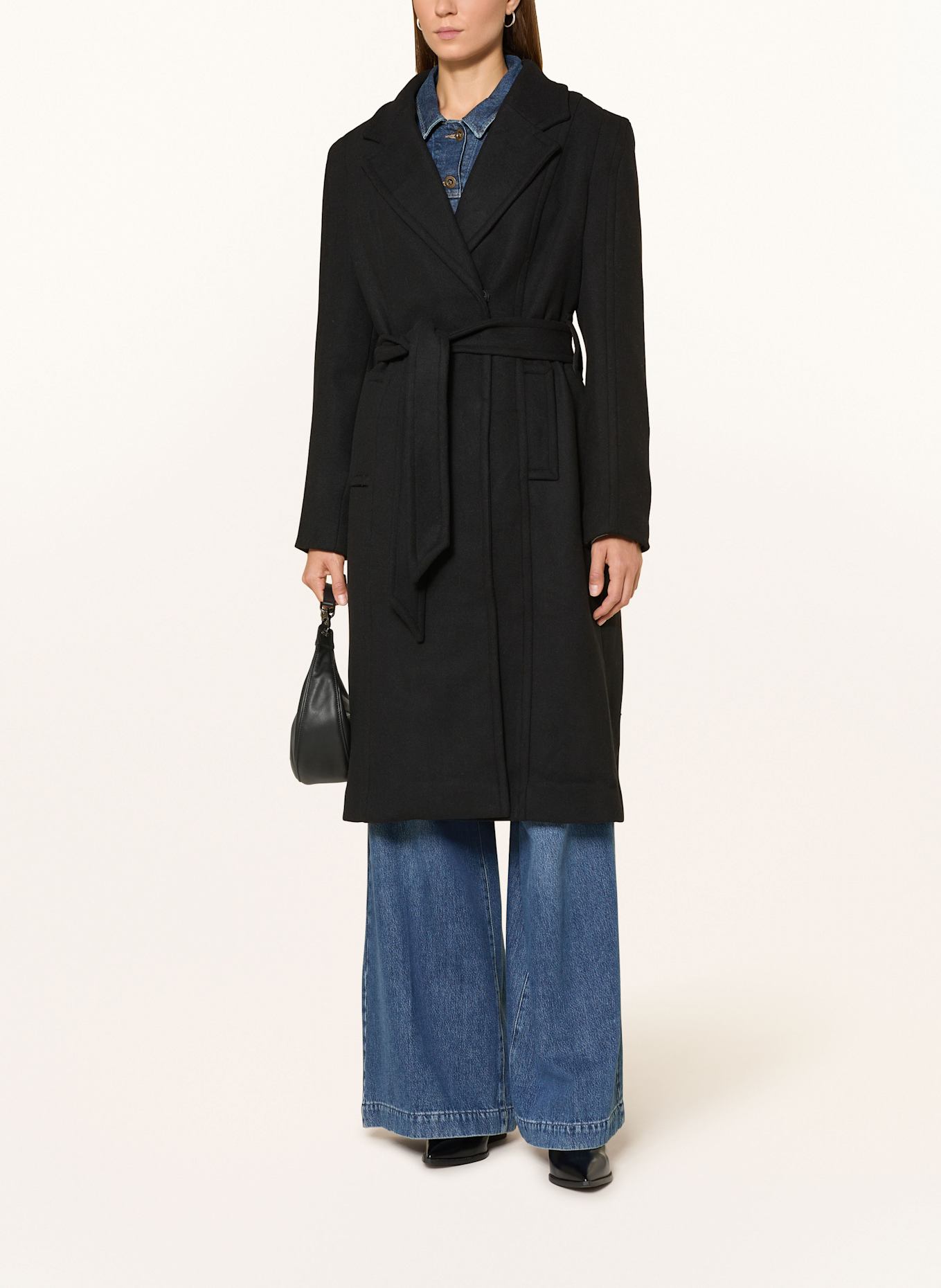 Y.A.S. Coat: BLACK