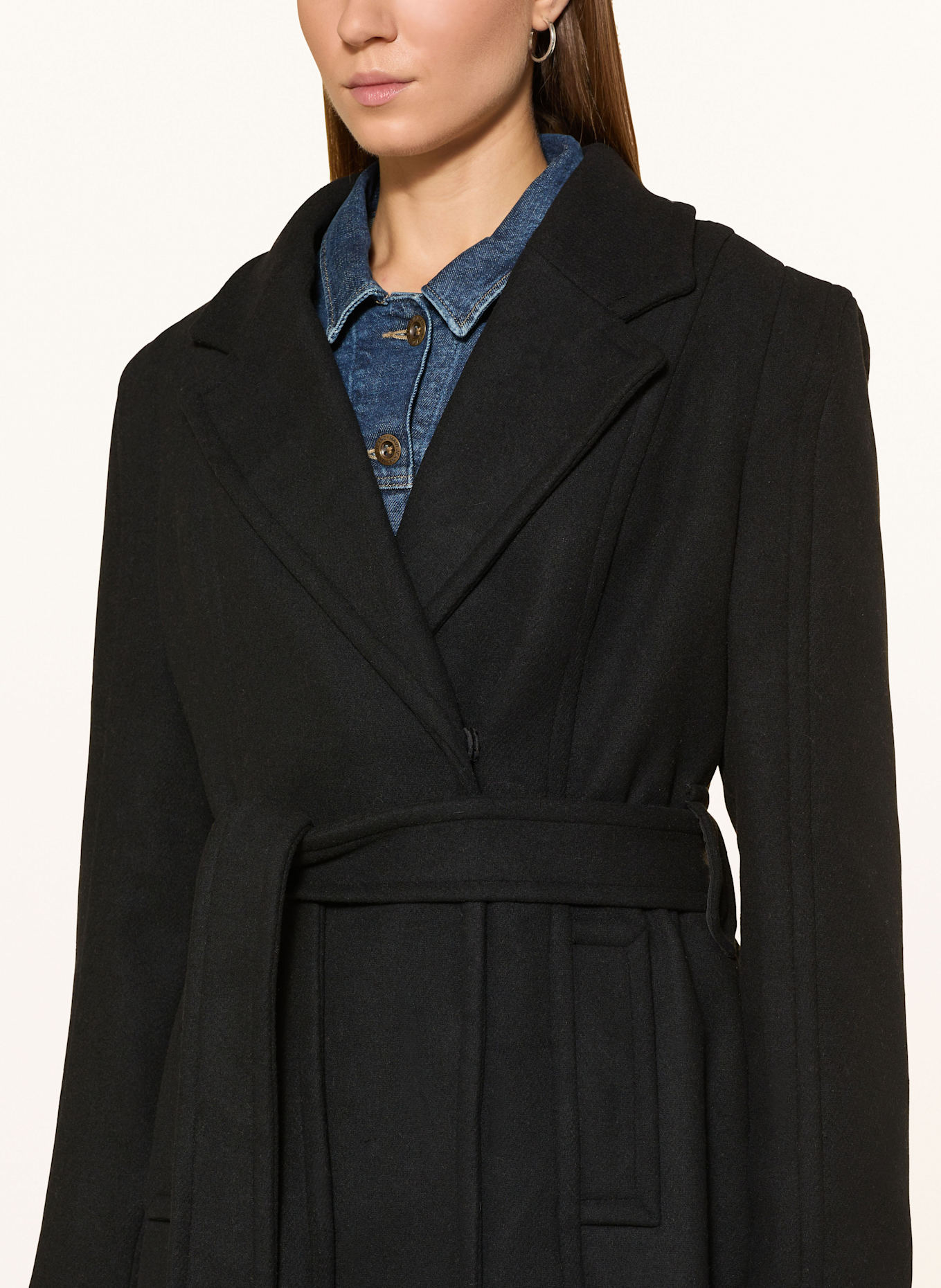 Y.A.S. Coat: BLACK
