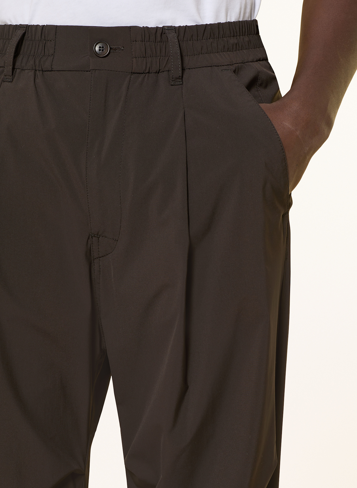 DRYKORN Chino LIROG Relaxed Fit med forkortet benlængde: MØRKEBRUN