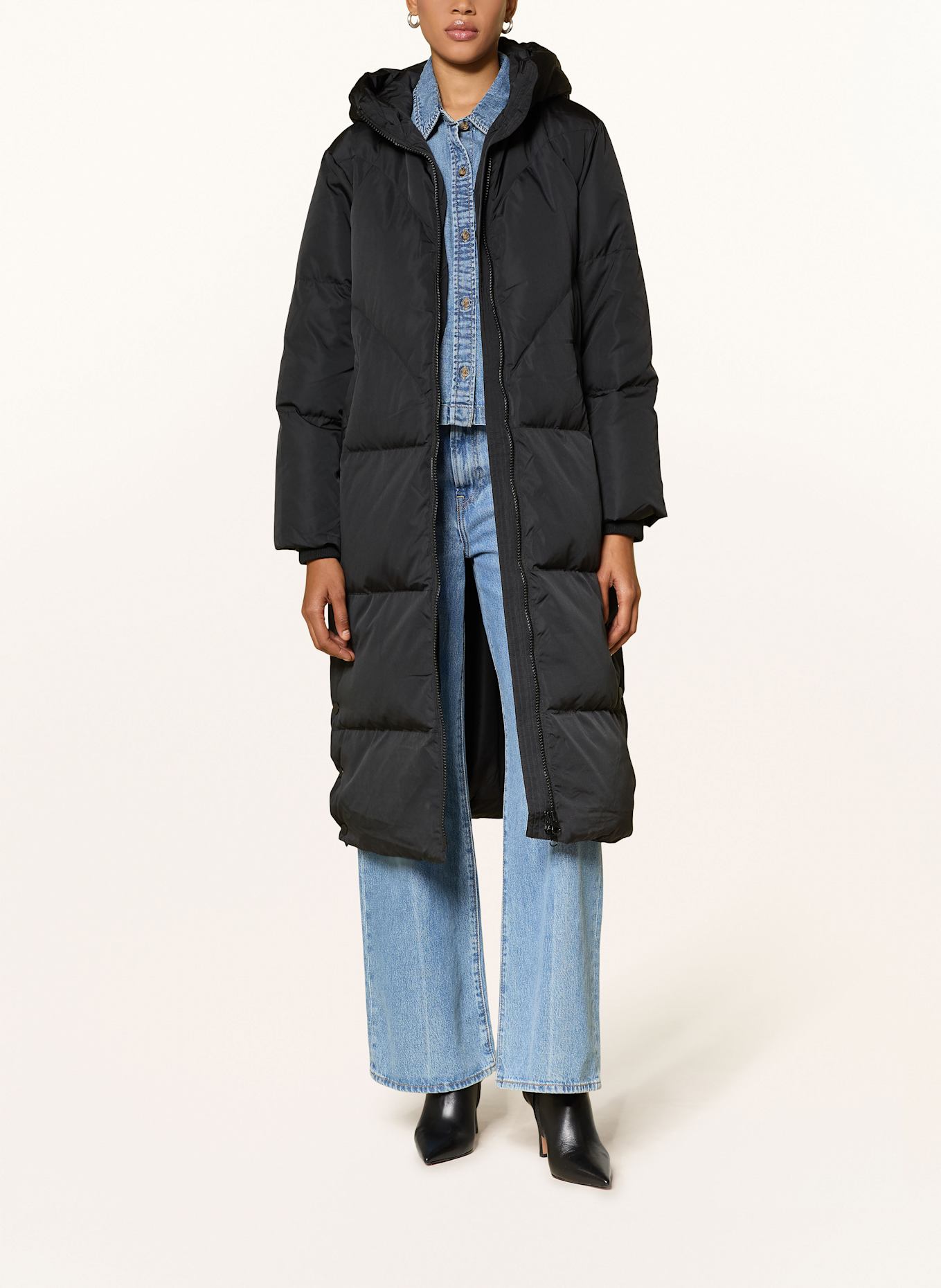 Y.A.S. Daunenmantel: SCHWARZ