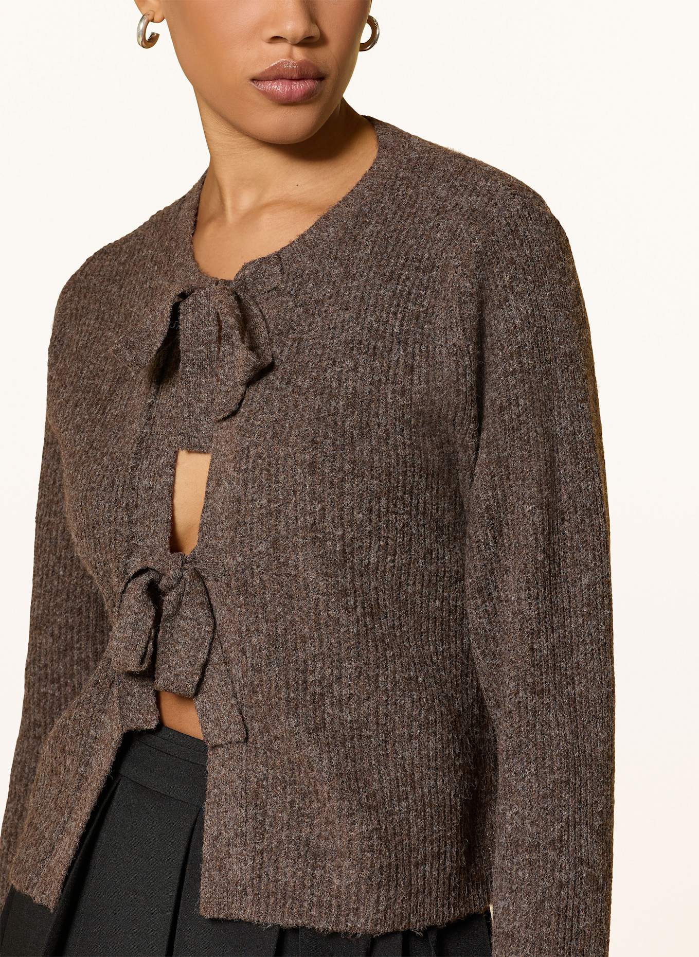 ONLY Strickjacke: BRAUN