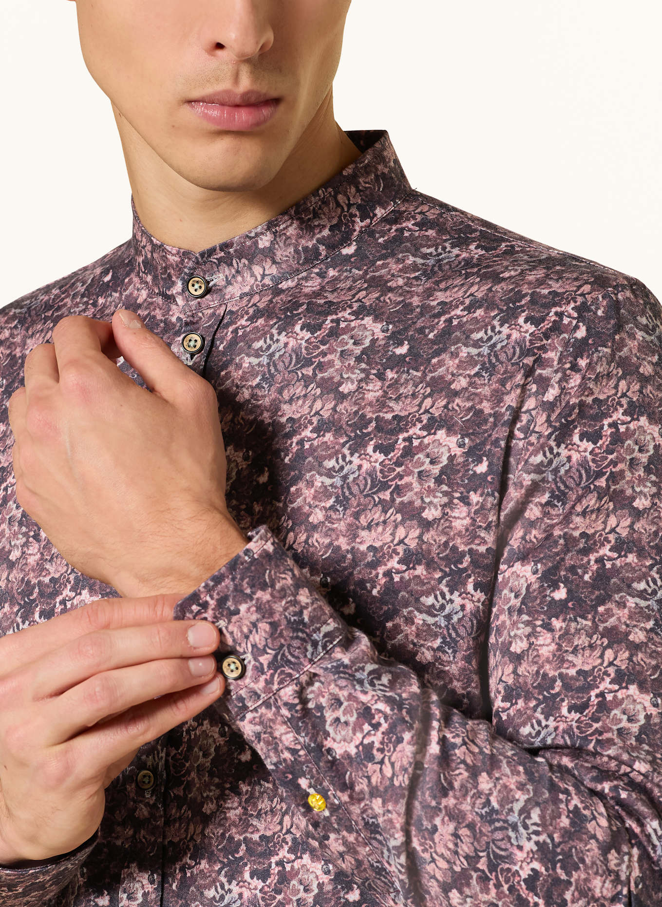 Q1 Manufaktur Hemd Regular Fit mit Stehkragen: DUNKELROT / DUNKELBRAUN / ALTROSA