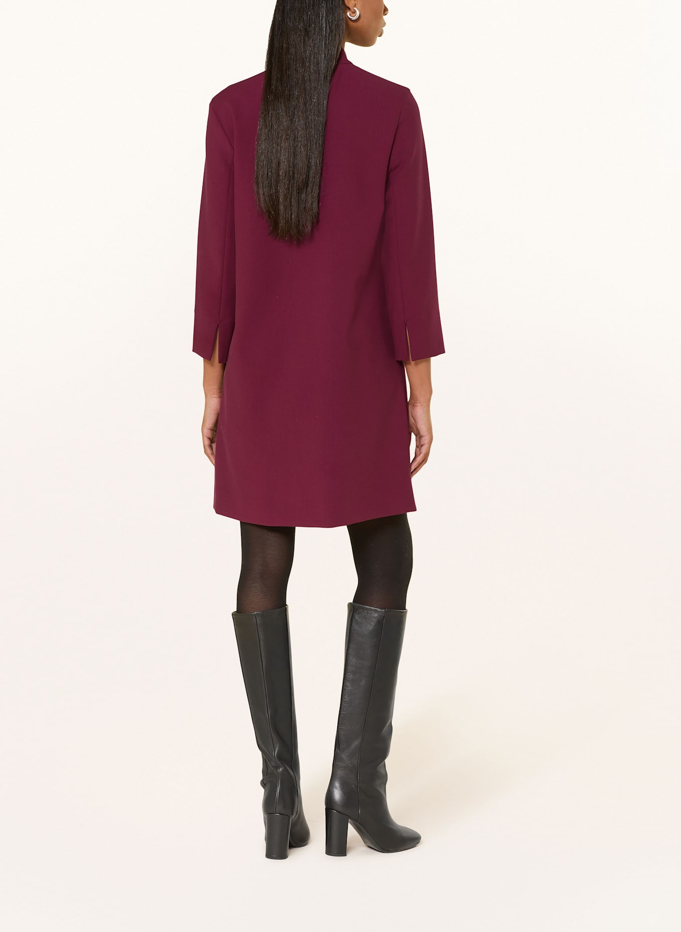 windsor. Kleid: DUNKELROT