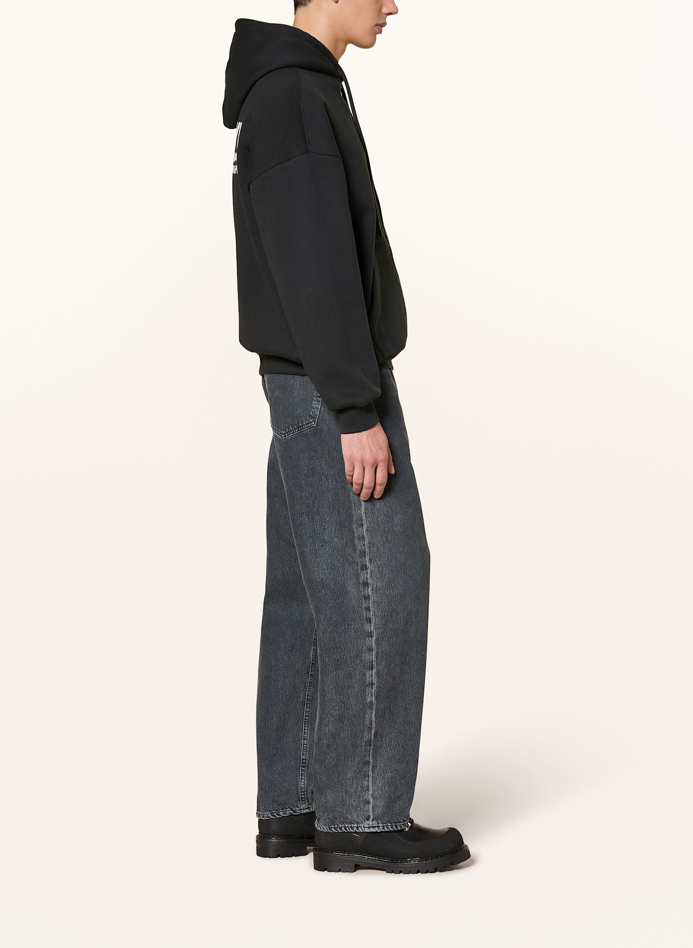 WRSTBHVR Hoodie: SCHWARZ