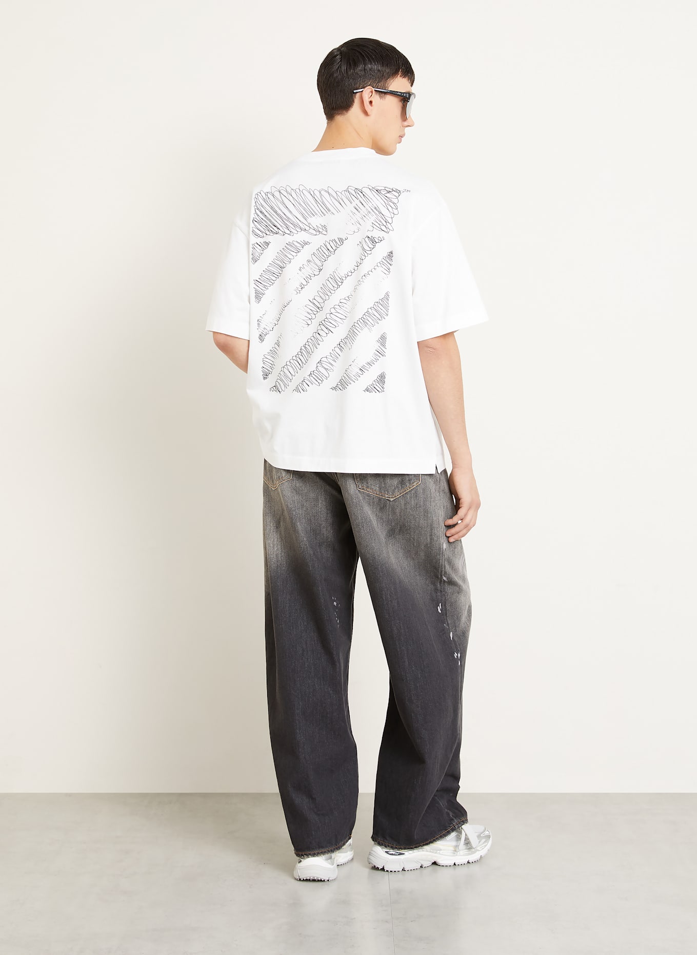 Off-White T-Shirt SCRIBBLE: WEISS / SCHWARZ