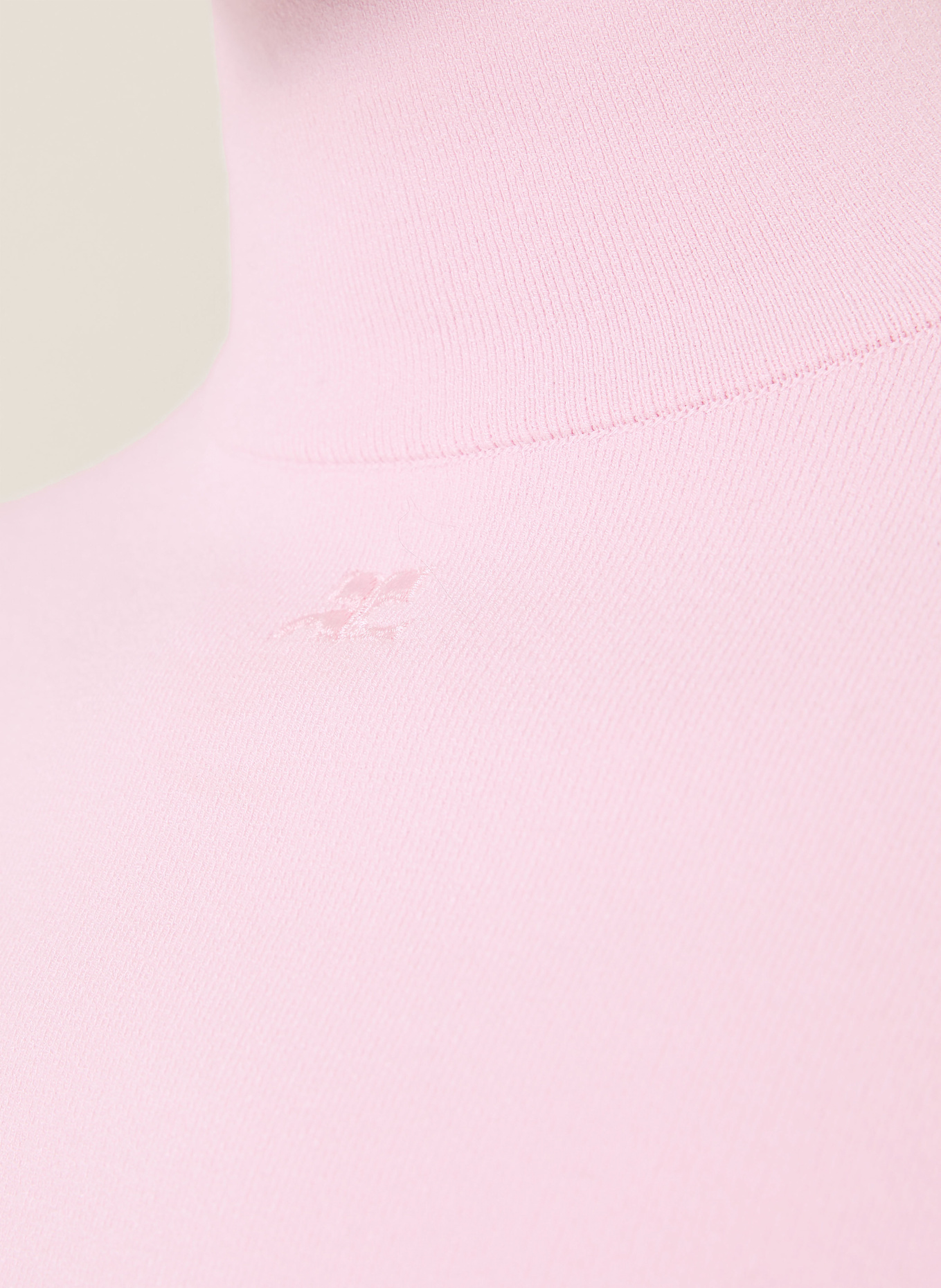 Courrèges Pullover: HELLROSA