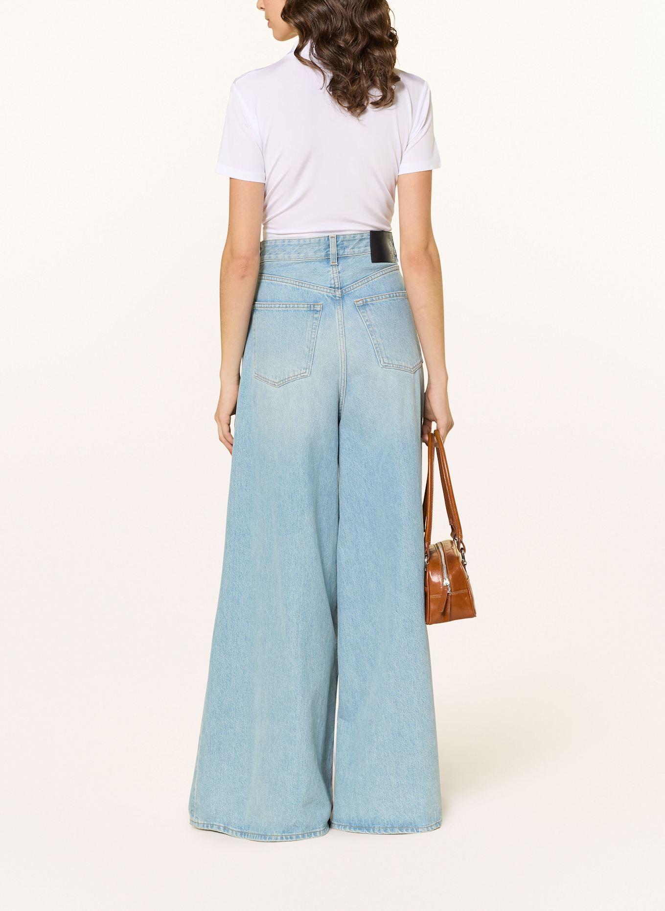 MRS & HUGS T-shirt: WHITE