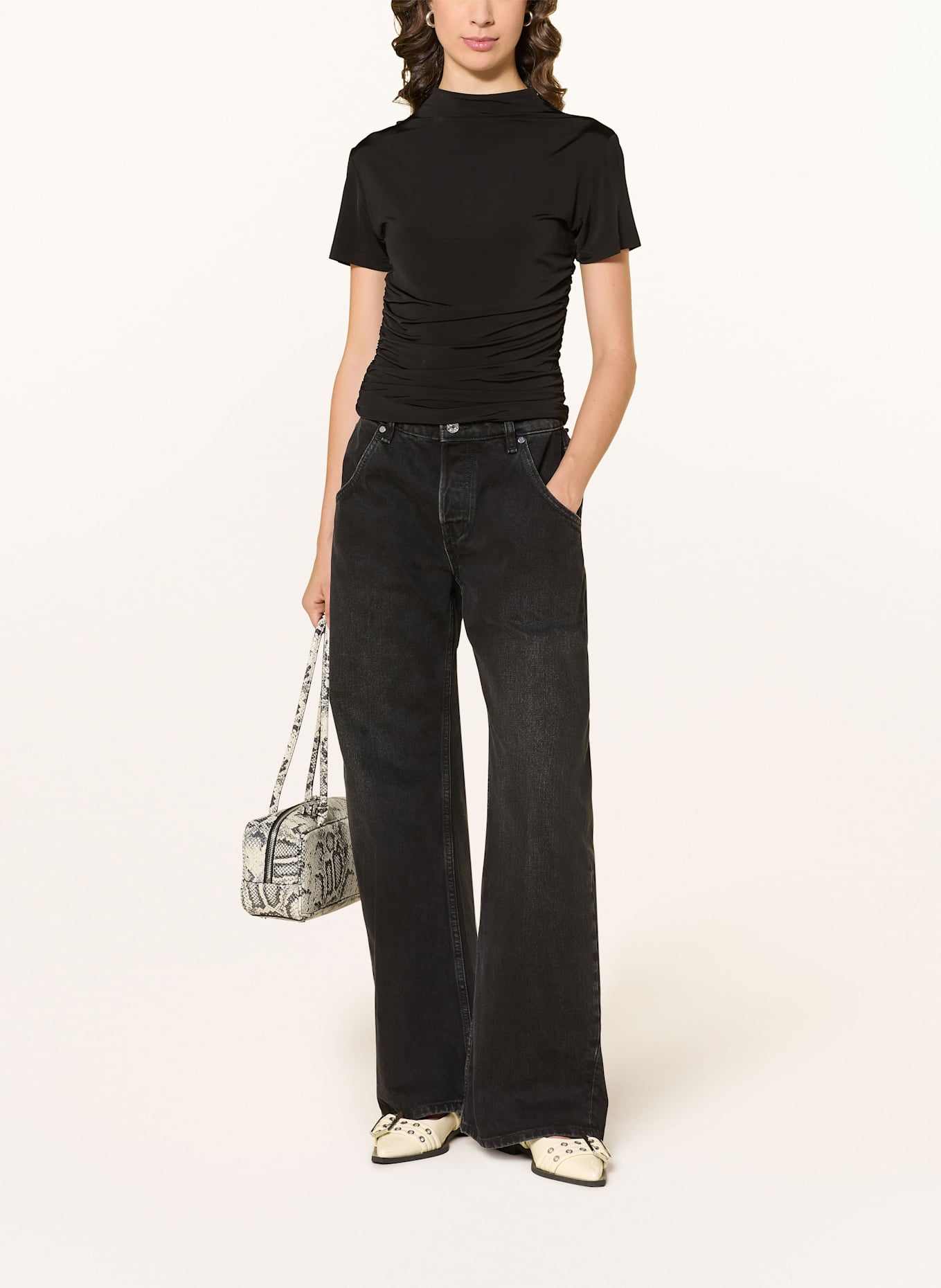 MRS & HUGS T-shirt: BLACK