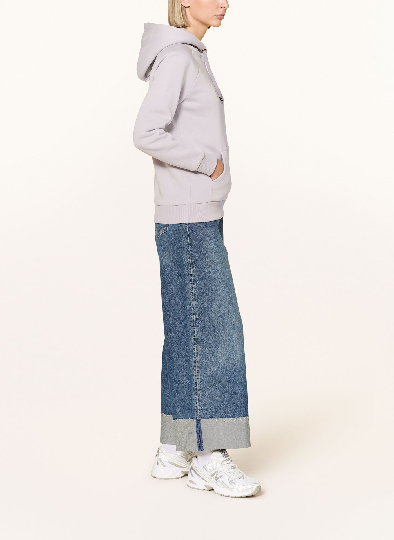 Peak Performance Hoodie: HELLLILA