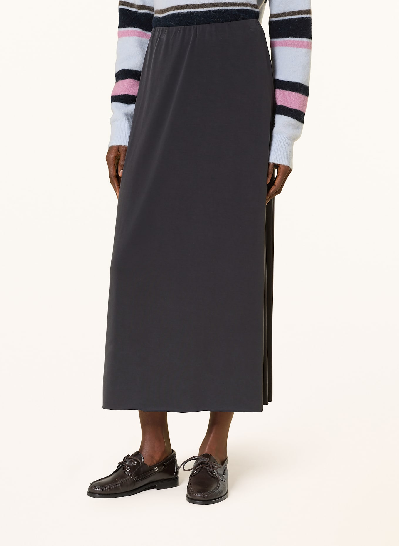 SAMSØE  SAMSØE Žerzejová sukně SASUSANNA: TMAVĚ ŠEDÁ