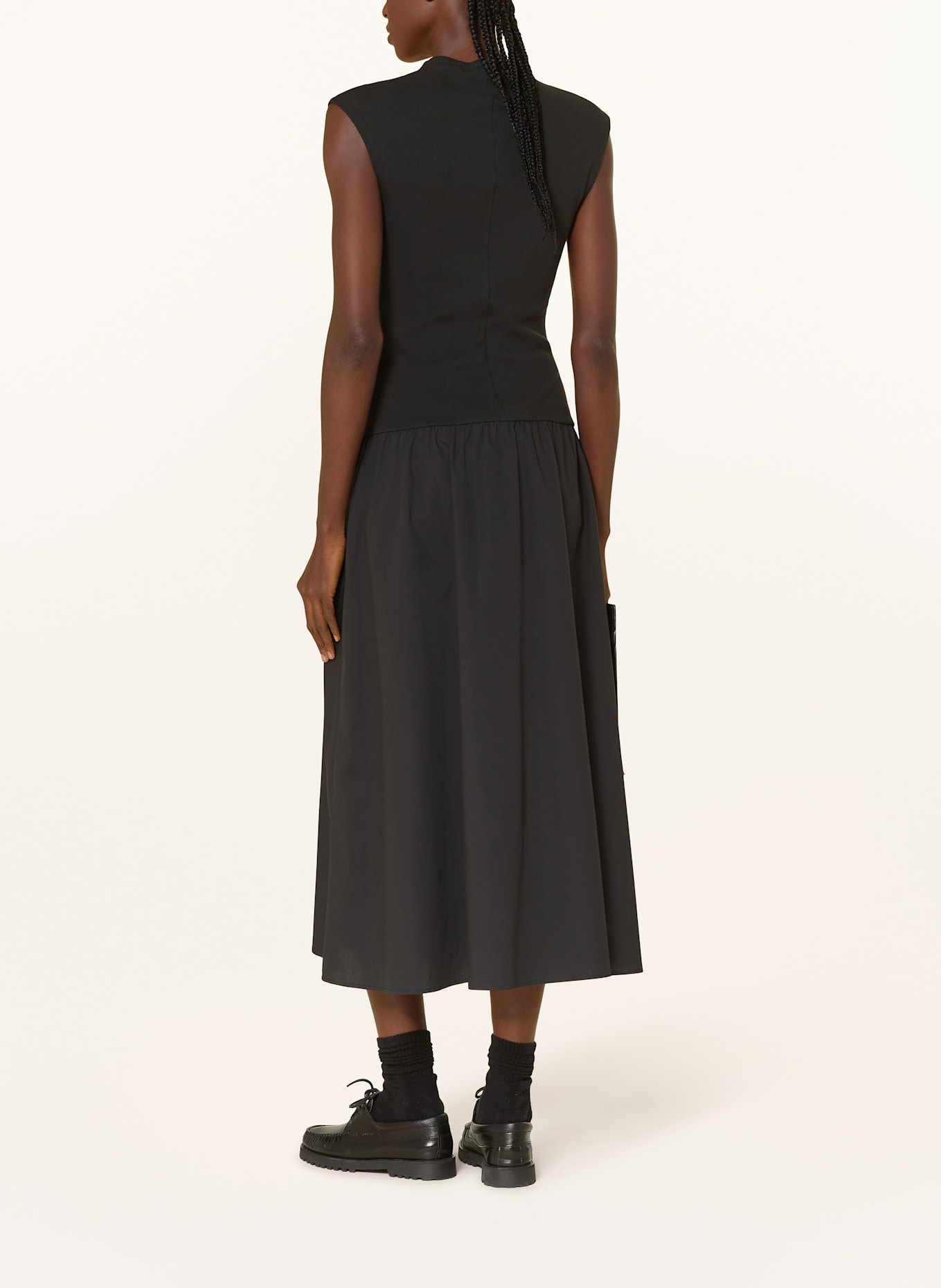 SAMSØE  SAMSØE Šaty SATHEA ze směsi materiálů: ČERNÁ