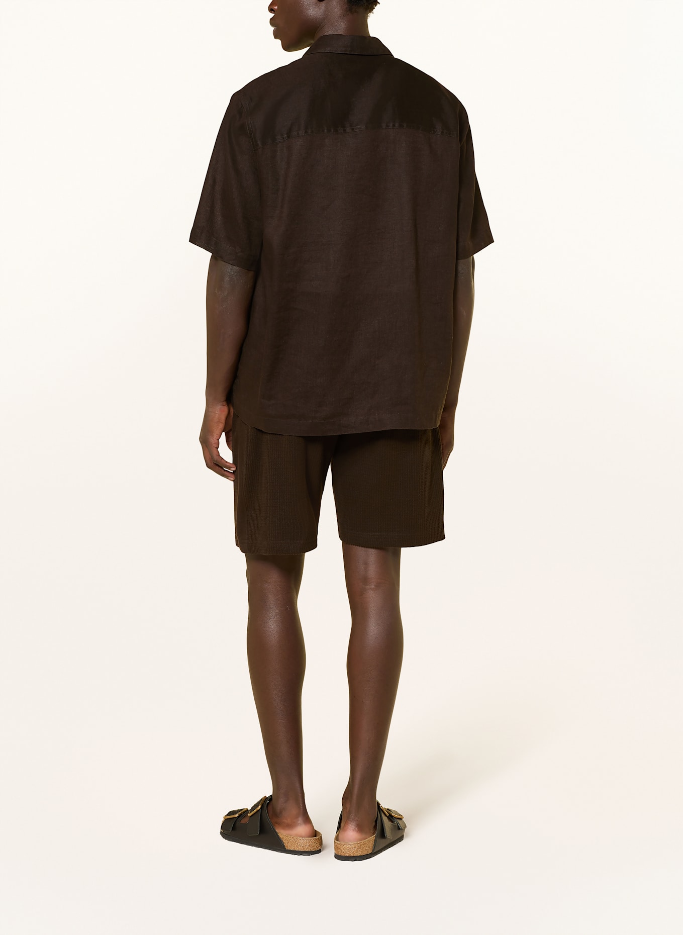 DRYKORN Kurzarm-Hemd MERYN Comfort Fit aus Leinen: DUNKELBRAUN