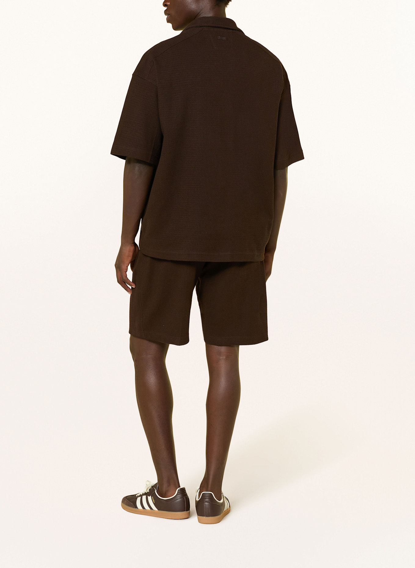 DRYKORN Koszula z klapami BASIIL comfort fit: CIEMNOBRĄZOWY