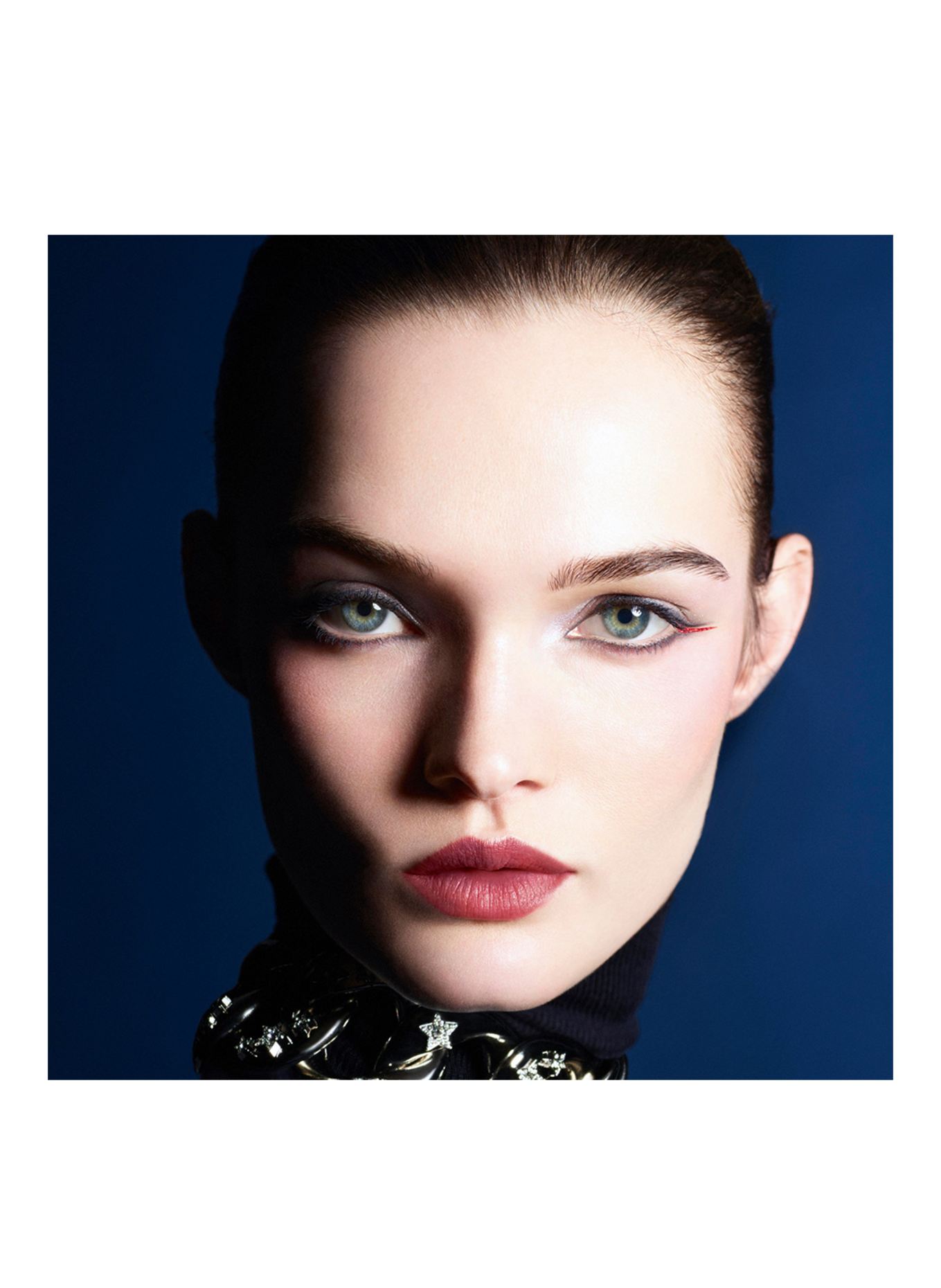 CHANEL ROUGE ALLURE VELVET: ROUGE VIE