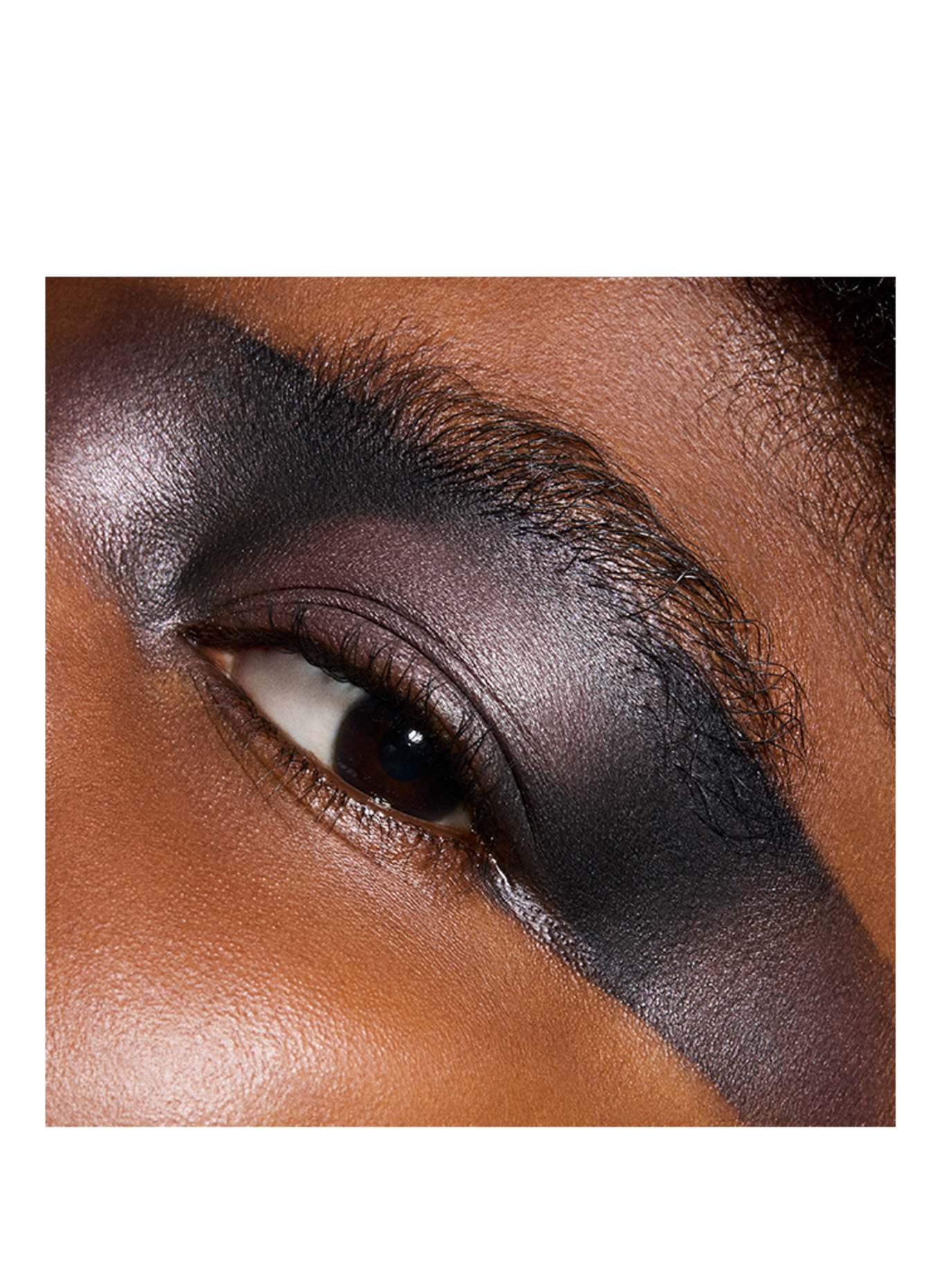 M.A.C METALLIC SINGLE EYE SHADOW COMPACT: BUST