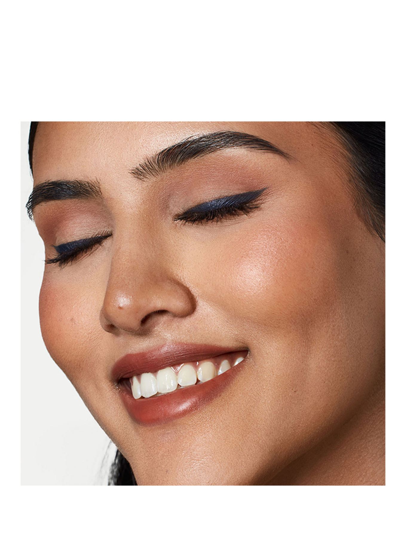 ZOEVA VELVET LOVE: PERFECT NAVY