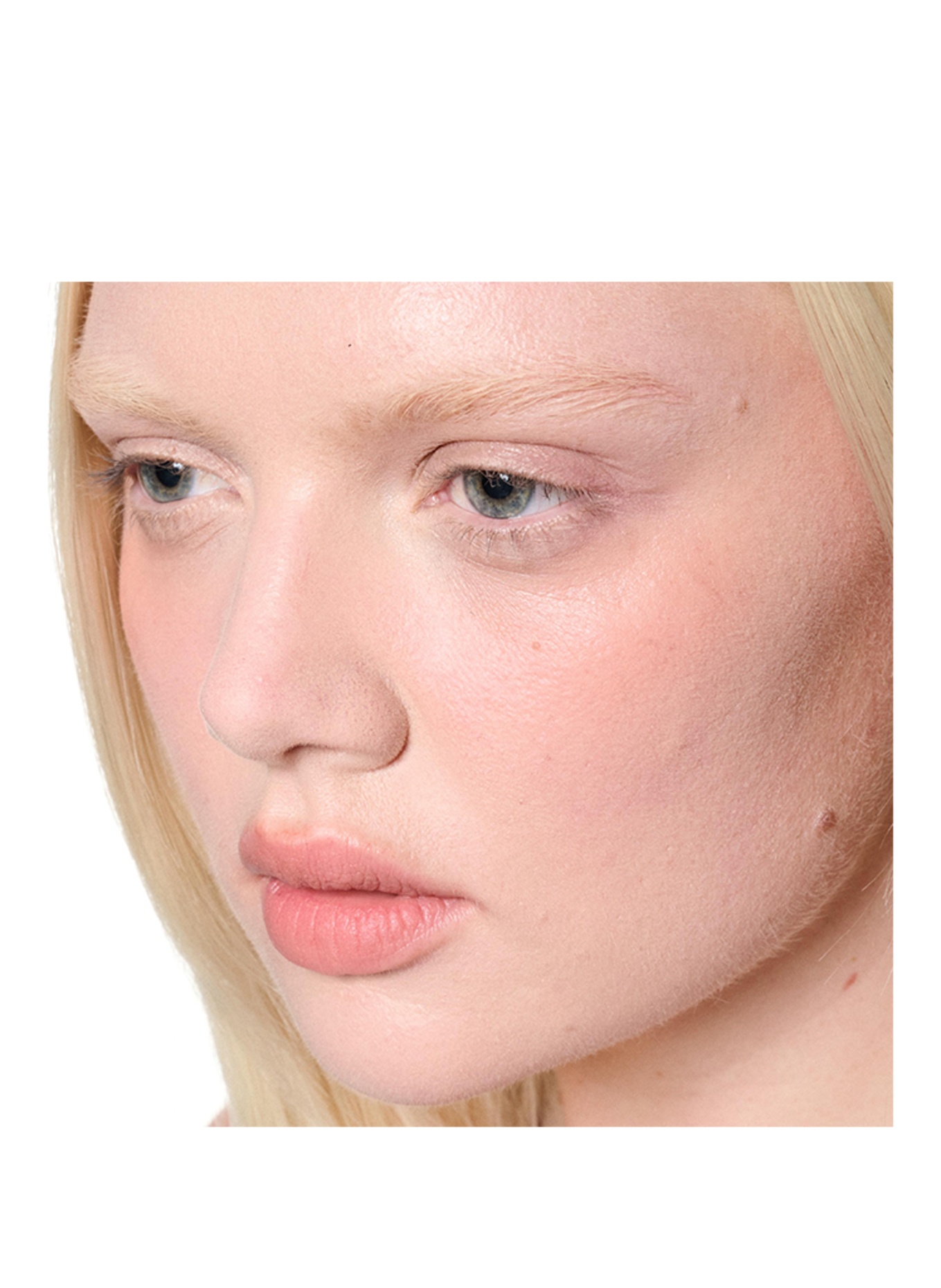 M.A.C POWDER KISS LIP + CHEEK MOUSSE: DATE-MAKER