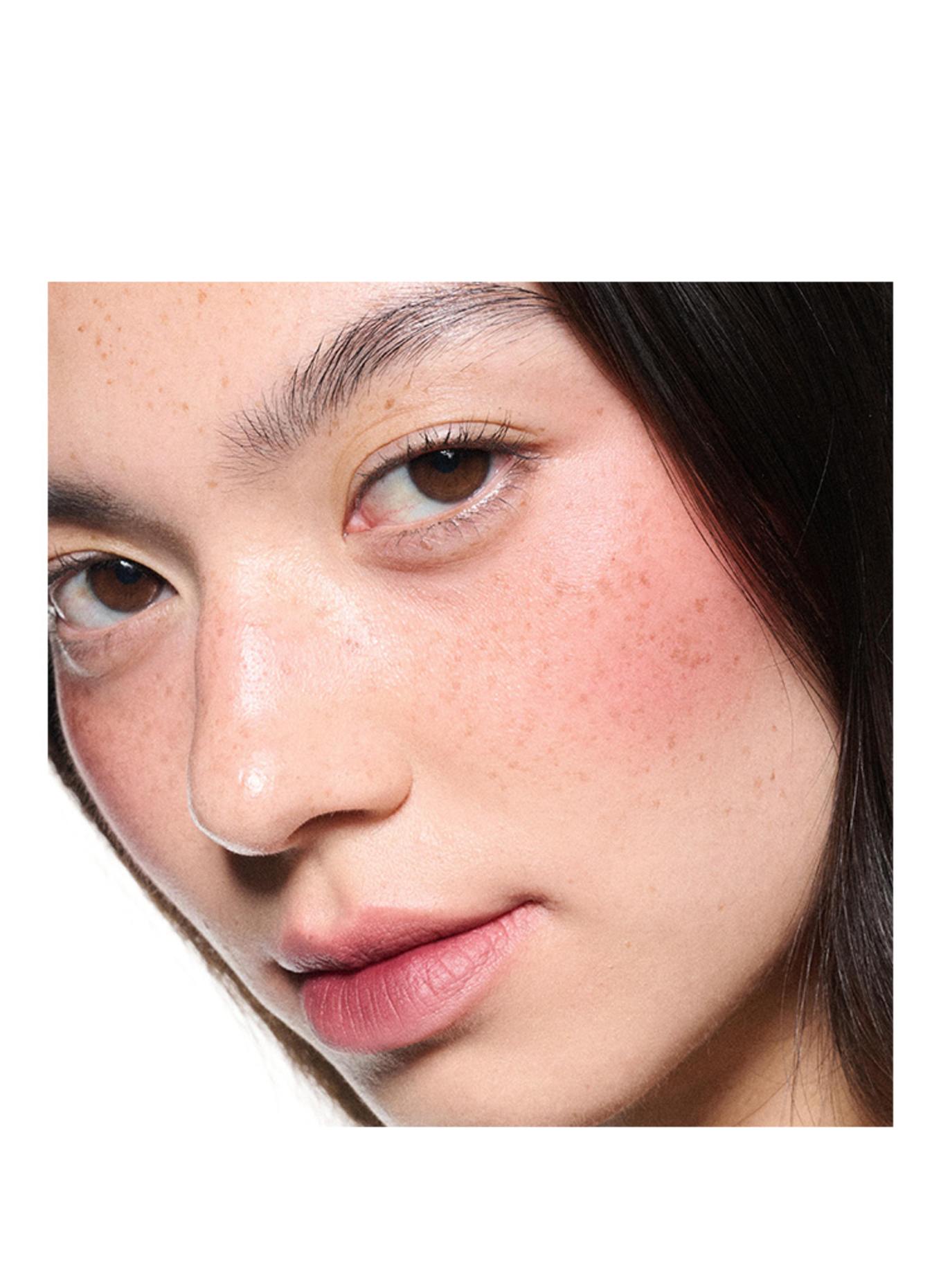 M.A.C Powder Kiss Lip + Cheek Mousse: Pretty pleats!