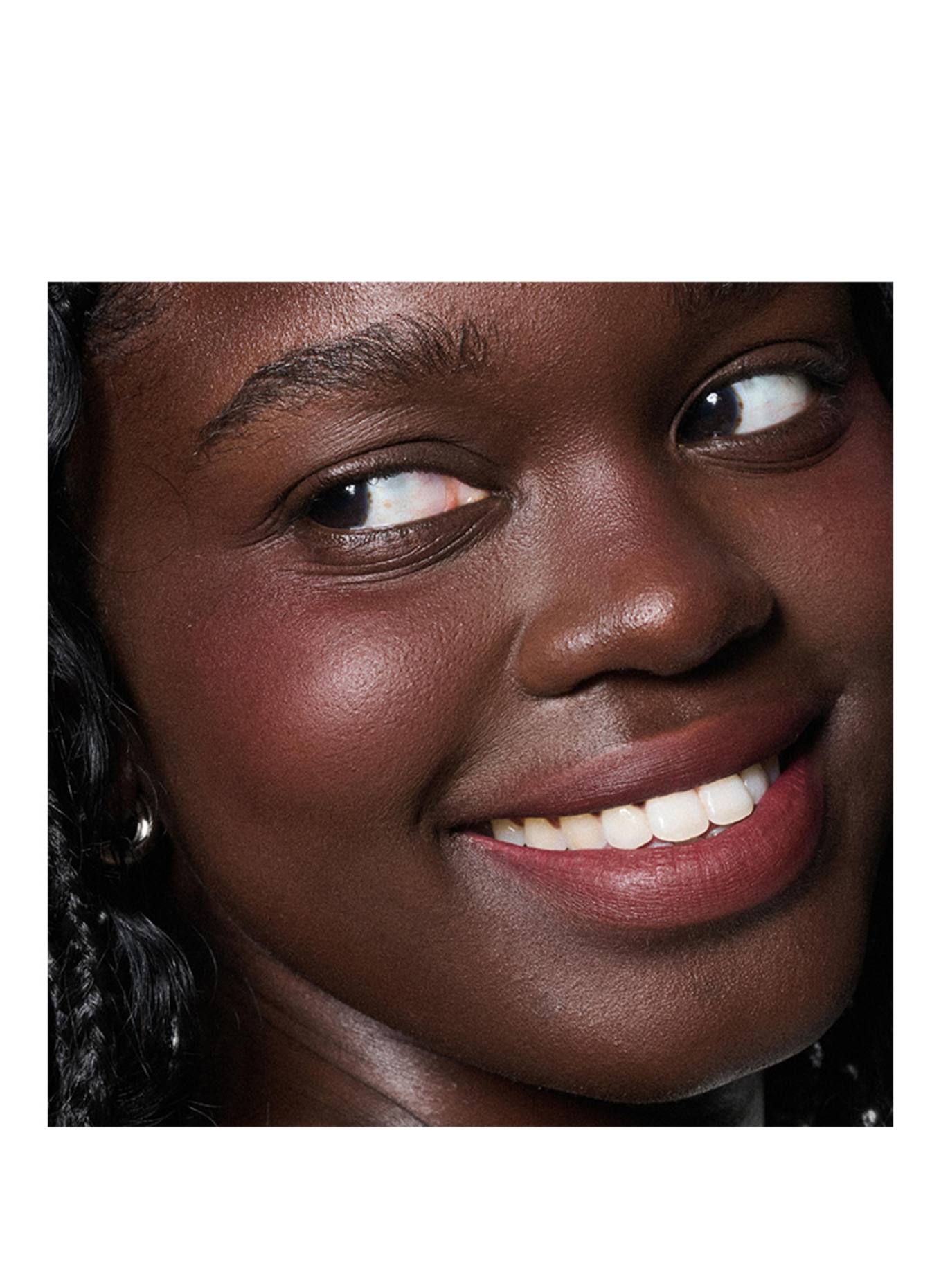 M.A.C Powder Kiss Lip + Cheek Mousse: Pretty pleats!