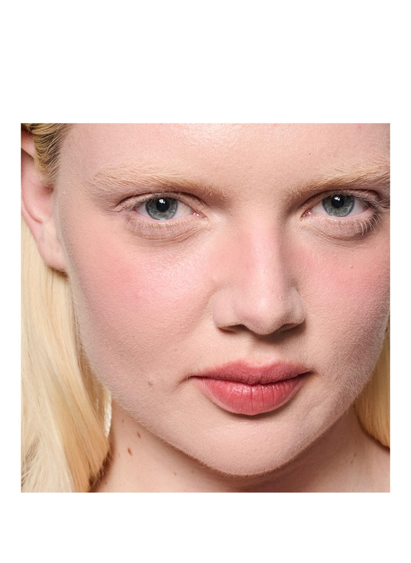 M.A.C POWDER KISS LIP + CHEEK MOUSSE: FASHION EMERGENCY