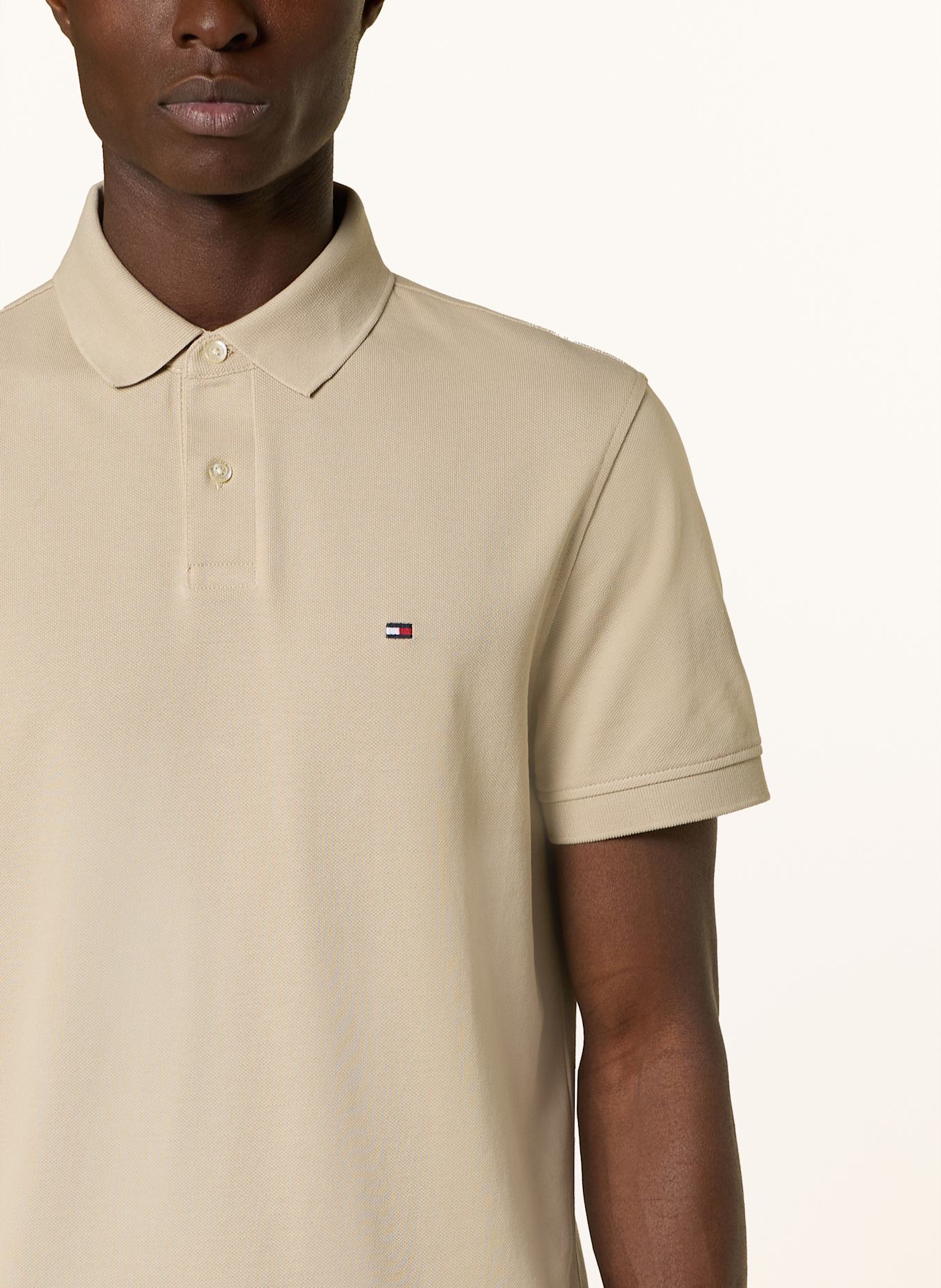 TOMMY HILFIGER Piqué-Poloshirt Regular Fit: BEIGE