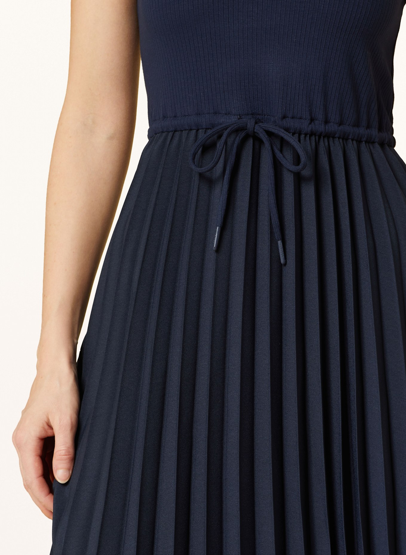 TOMMY HILFIGER Kleid im Materialmix: DUNKELBLAU