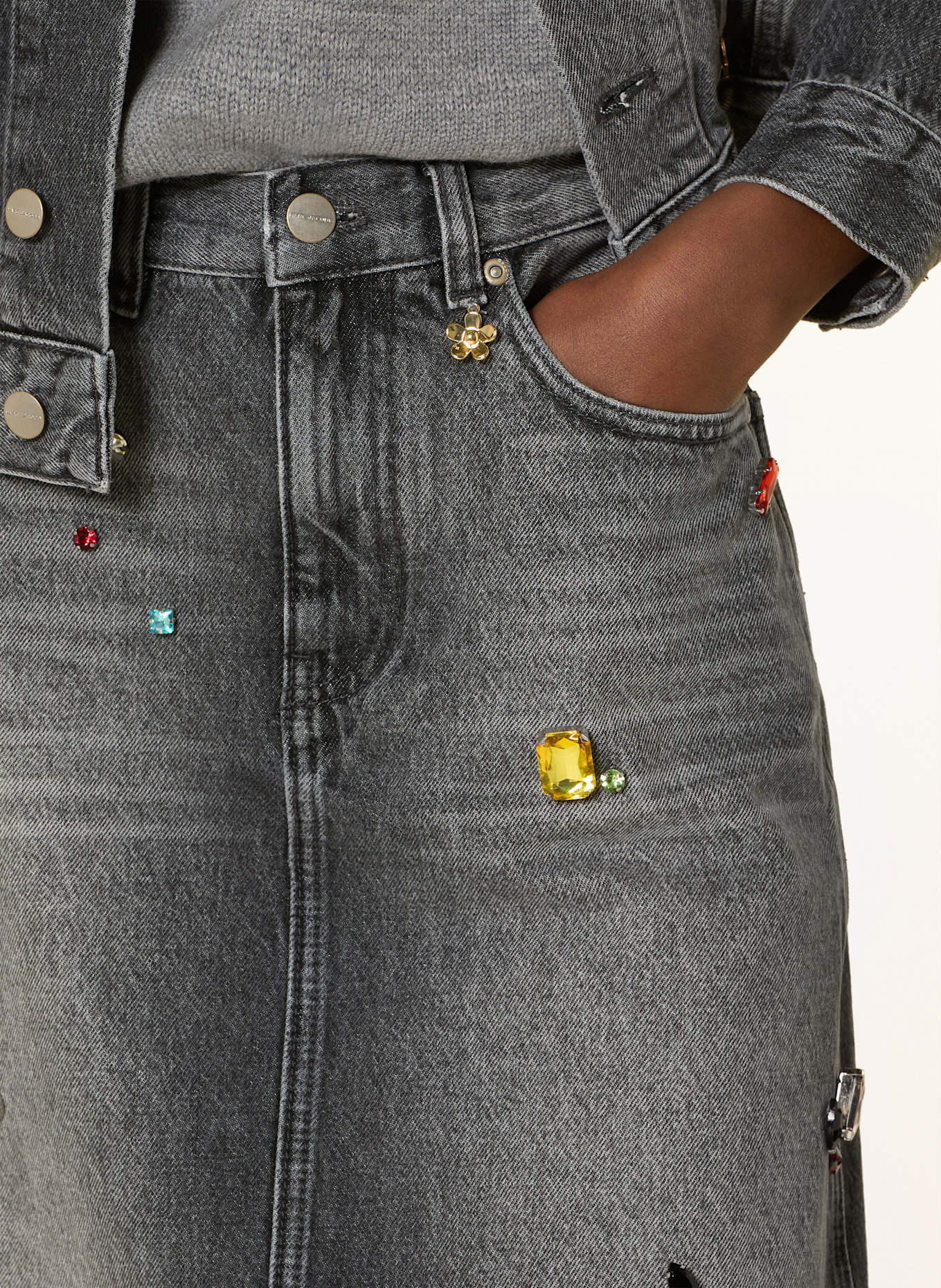 MARC JACOBS Jeansrock mit Schmucksteinen: 011 BLEACHED BLACK