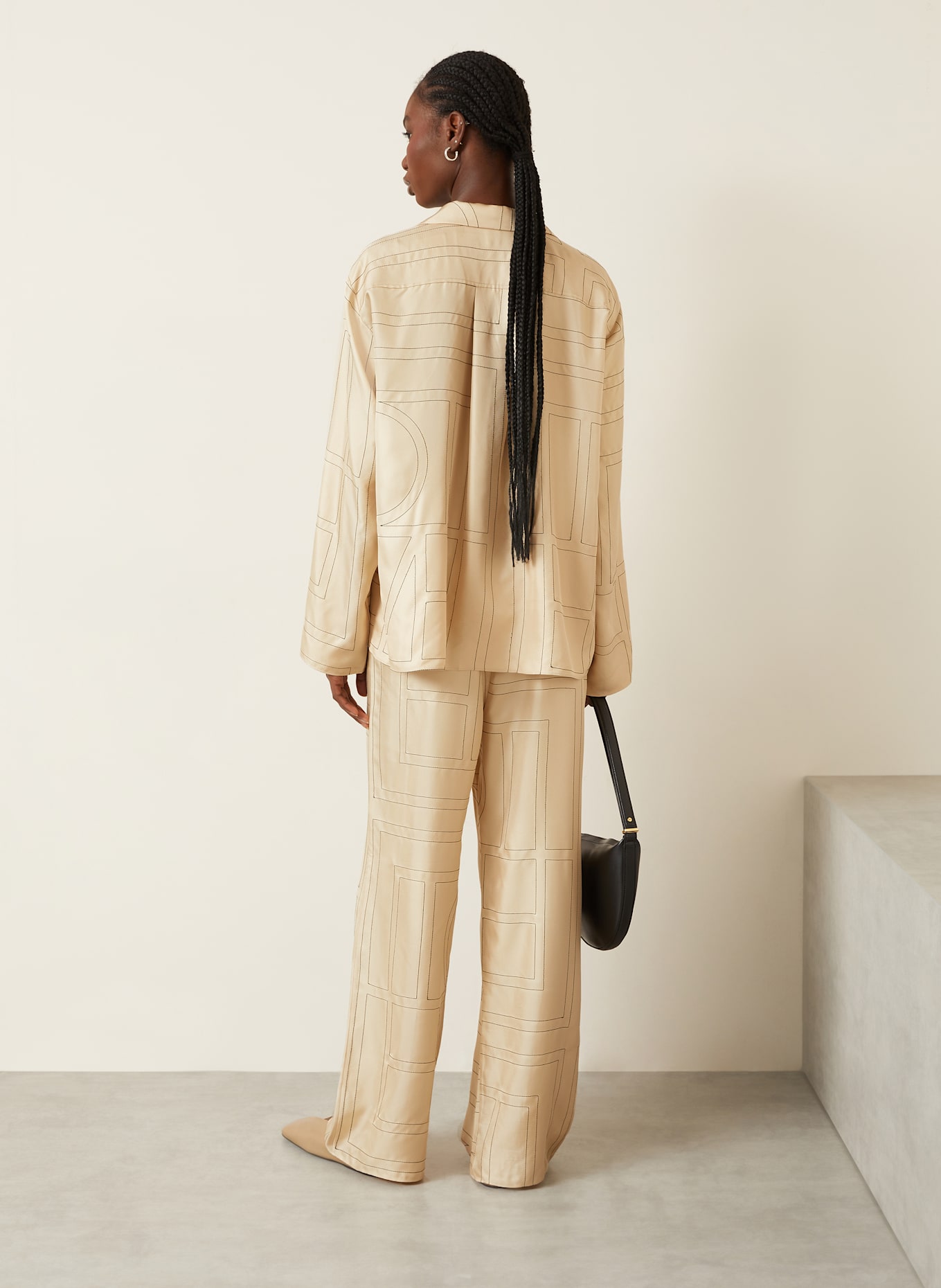 TOTEME Seidenbluse: BEIGE / SCHWARZ