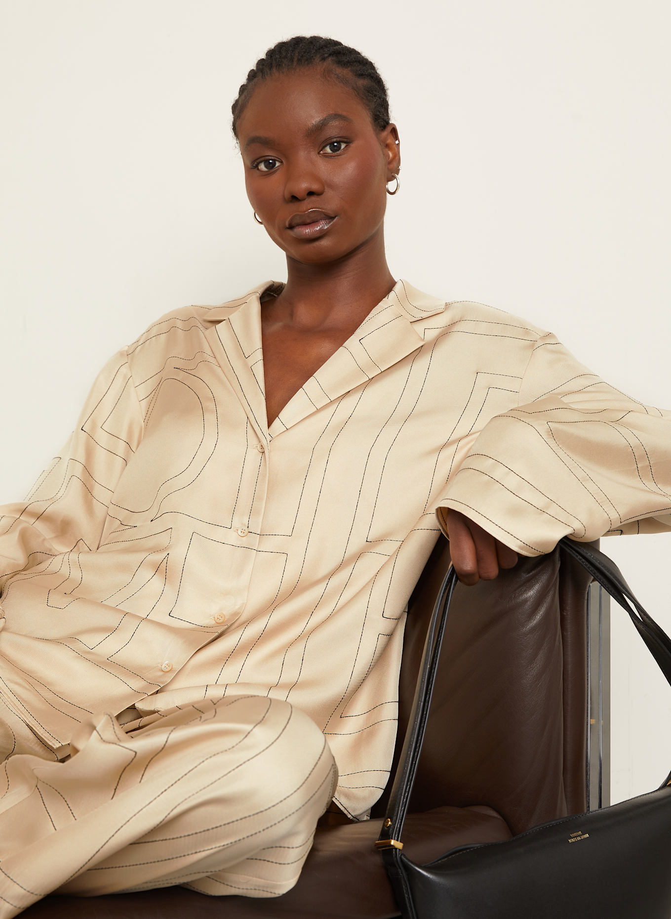 TOTEME Seidenbluse: BEIGE / SCHWARZ