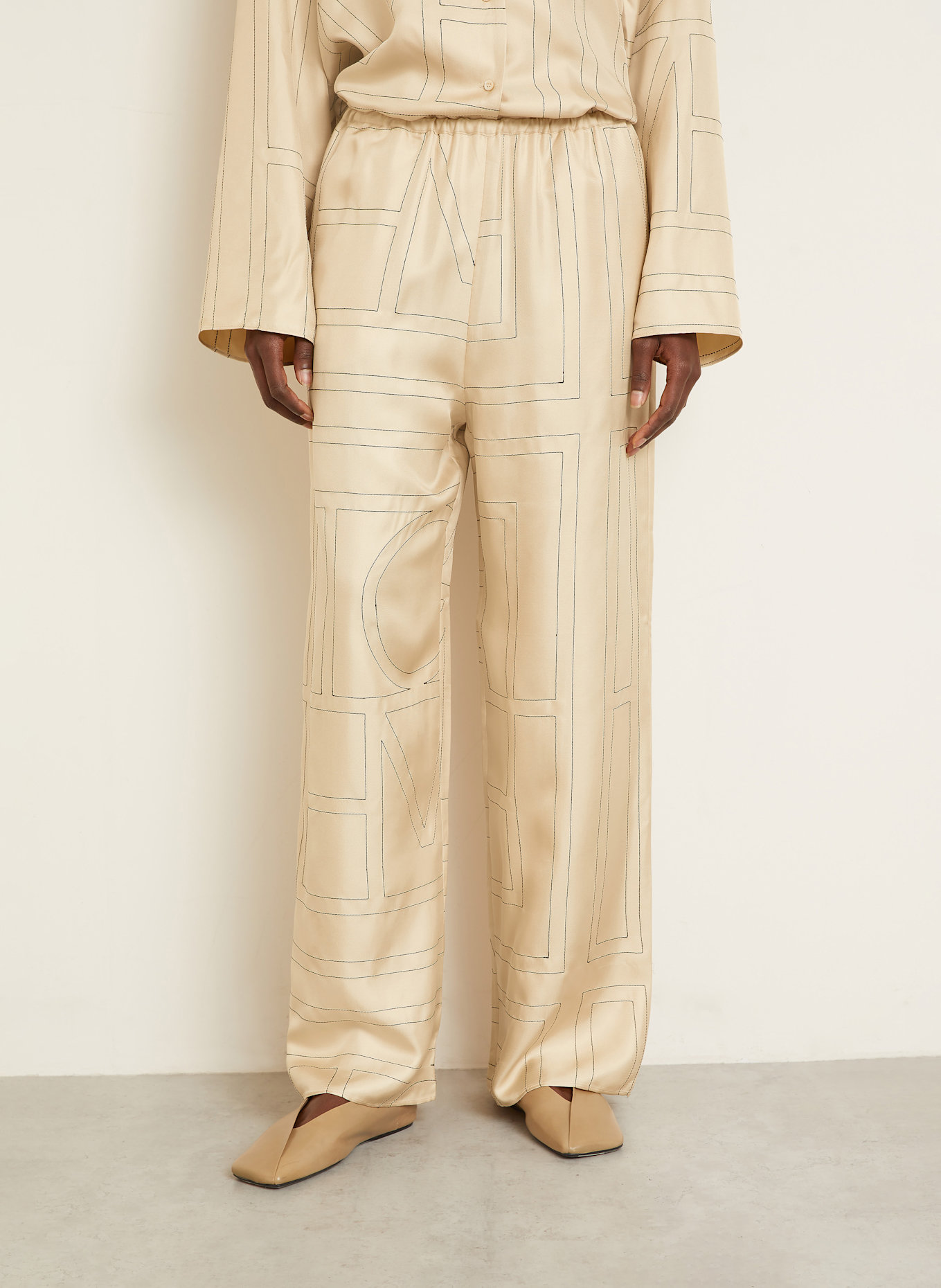 TOTEME Seidenhose: BEIGE / SCHWARZ