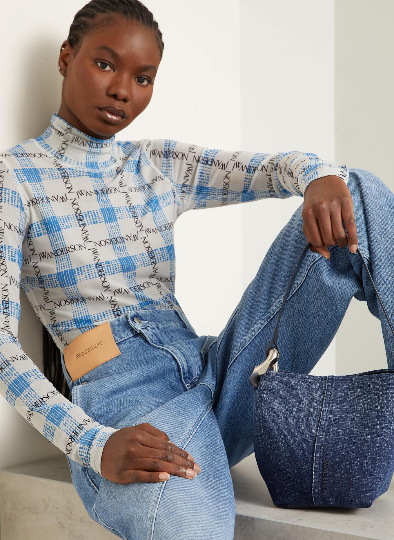 JW ANDERSON Schultertasche THE JWA CORNER SMALL: DUNKELBLAU