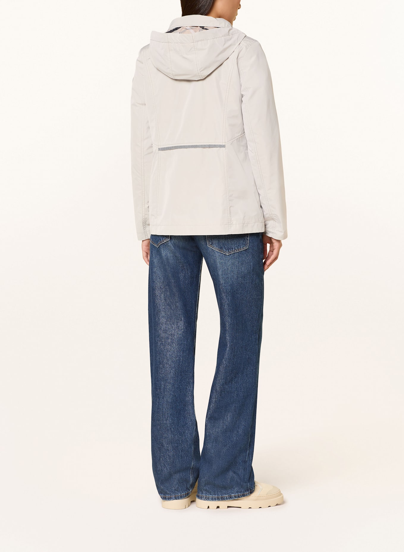 GIL BRET Větrovka: SVĚTLE ŠEDÁ